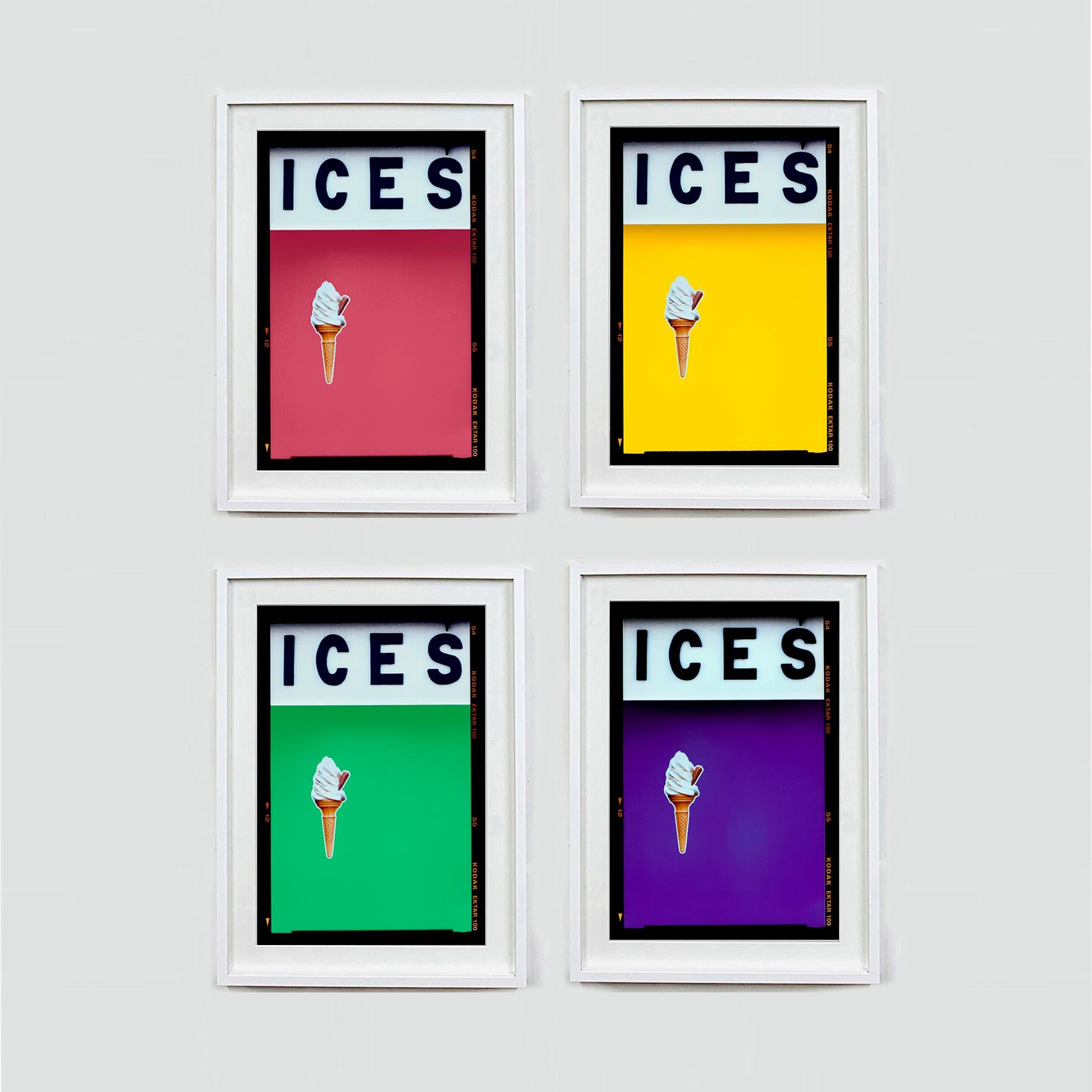 Ices (Purple), Bexhill-on-Sea – Farbfotografie am Meer im Angebot 1