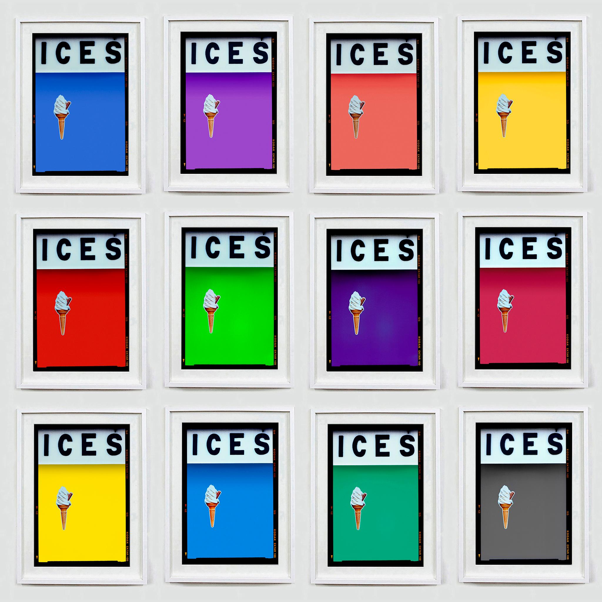 CIEM Rojo, Bexhill-on-Sea - Fotografía Tipográfica Pop Art en venta 1