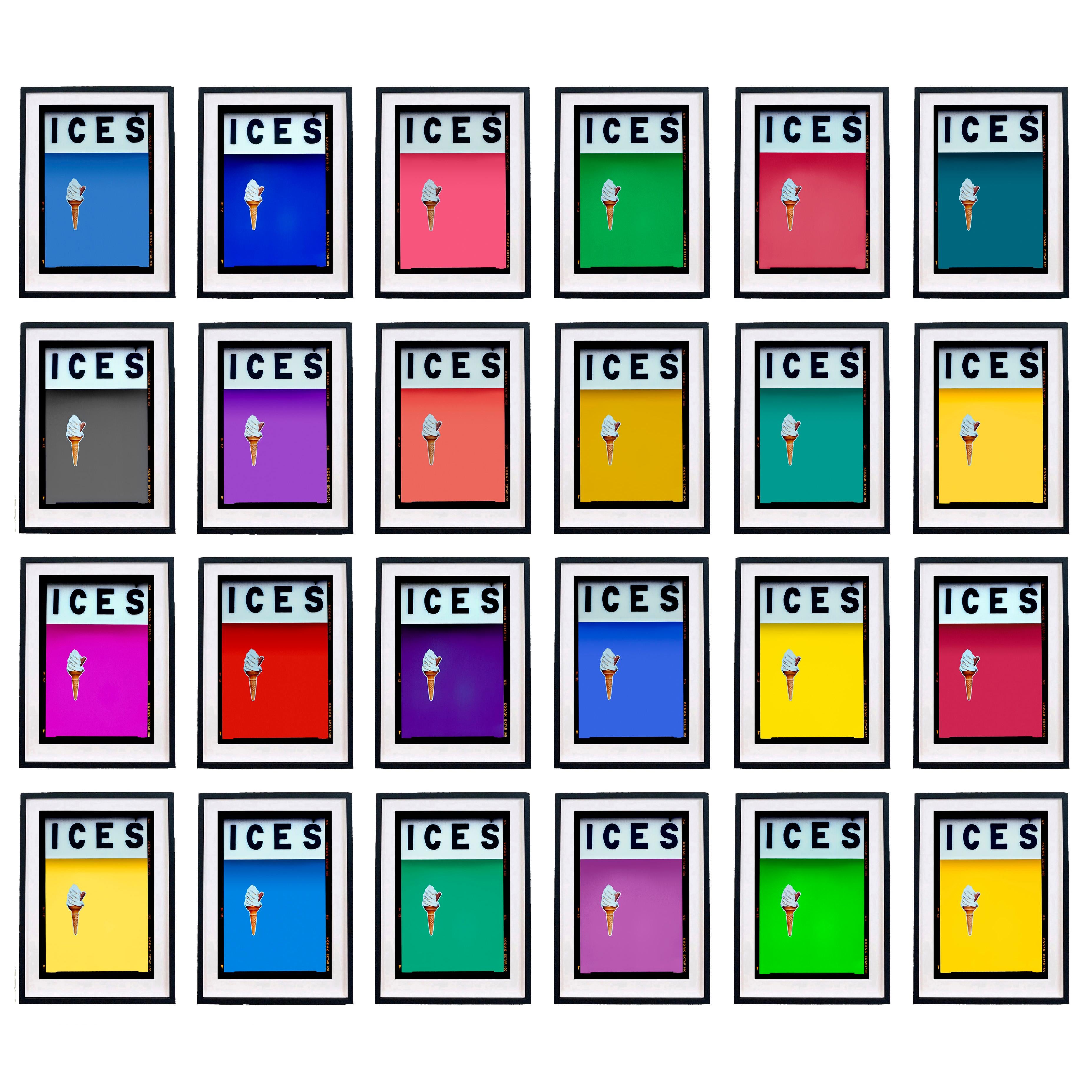 CIEM Rojo, Bexhill-on-Sea - Fotografía Tipográfica Pop Art en venta 3
