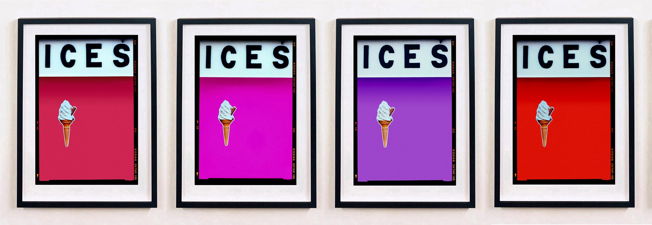 CIEM Rojo, Bexhill-on-Sea - Fotografía Tipográfica Pop Art en venta 4