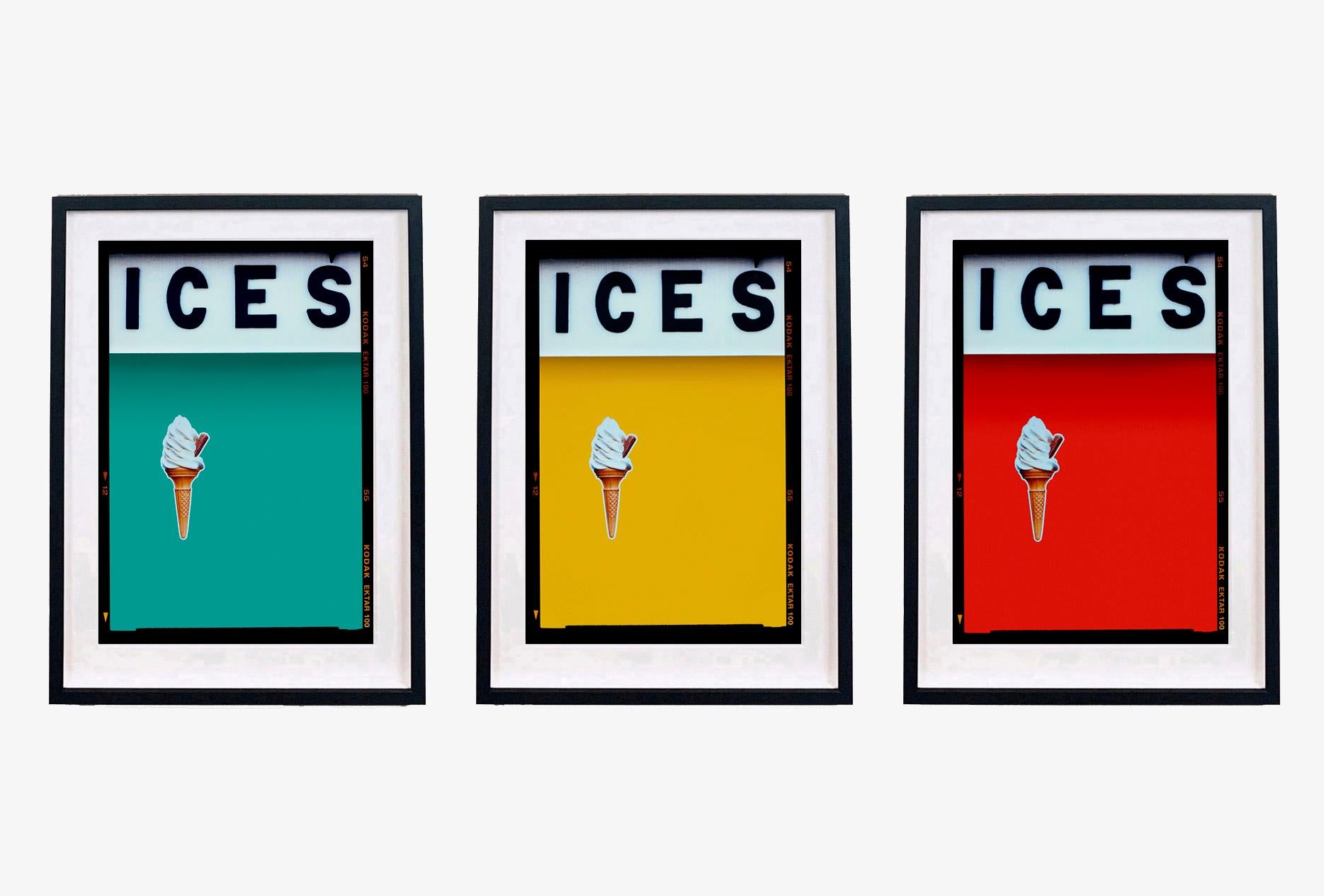 CIEM Rojo, Bexhill-on-Sea - Fotografía Tipográfica Pop Art en venta 5
