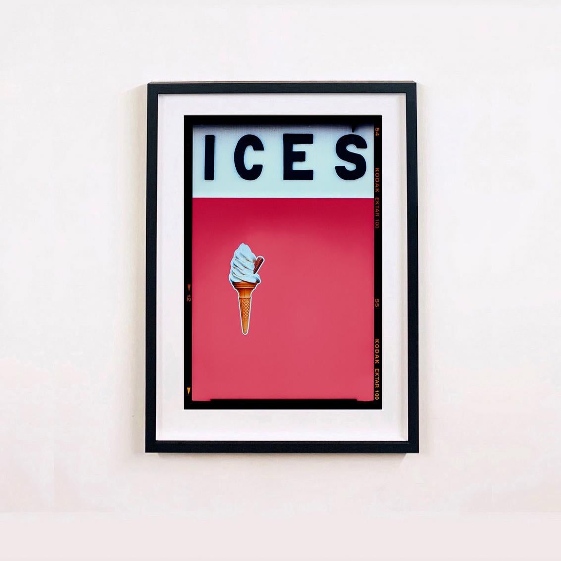 ICES Set aus drei gerahmten Kunstwerken – Pop-Art-Farbfotografie (Beige), Color Photograph, von Richard Heeps