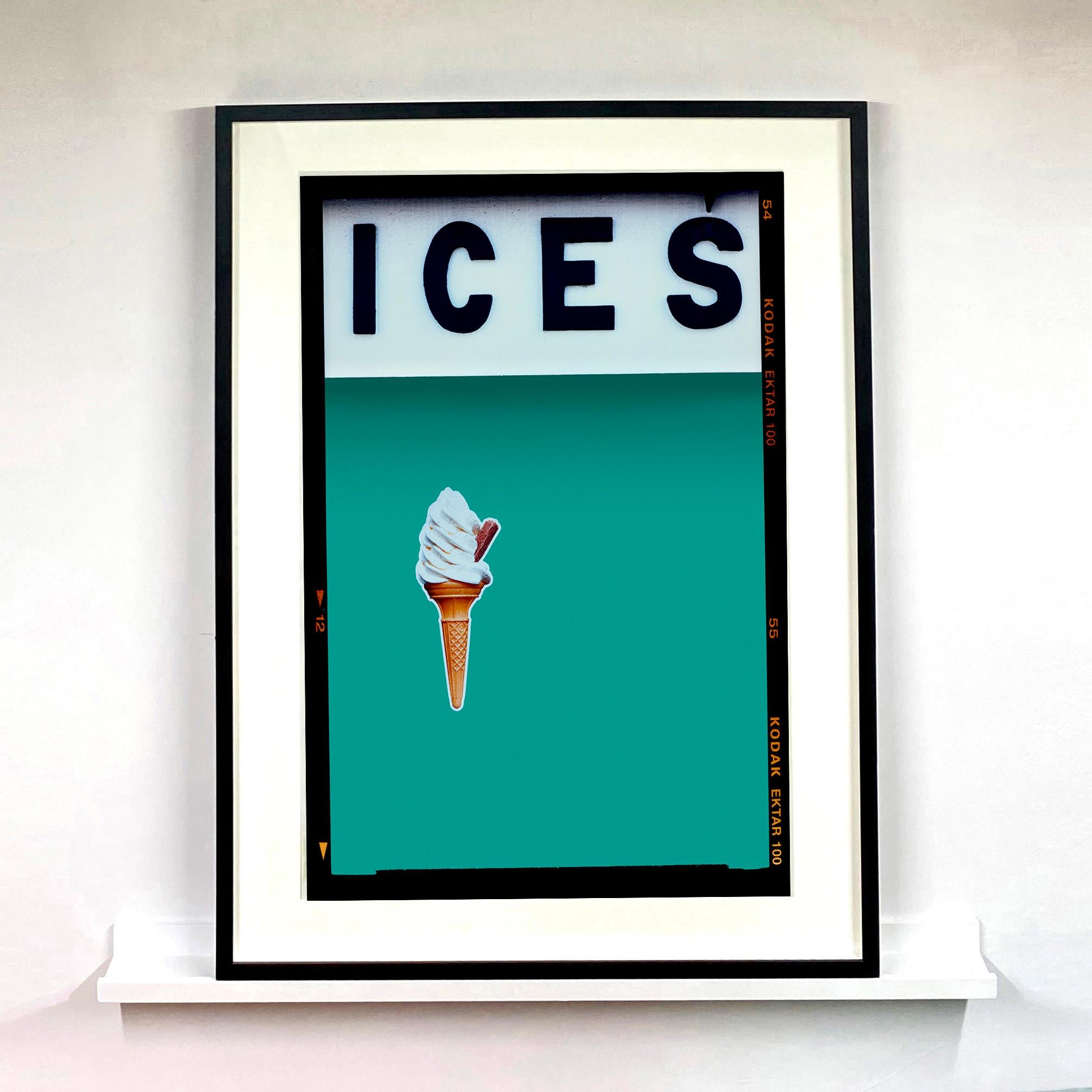 Ices (Turquoise Teal), Bexhill-on-Sea - Fotografia Pop Art britannica a colori - Print di Richard Heeps
