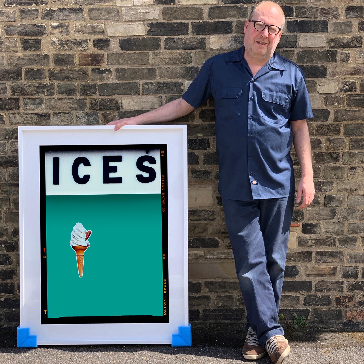 Ices (Turquoise Teal), Bexhill-on-Sea - Fotografia Pop Art britannica a colori - Print Blu di Richard Heeps