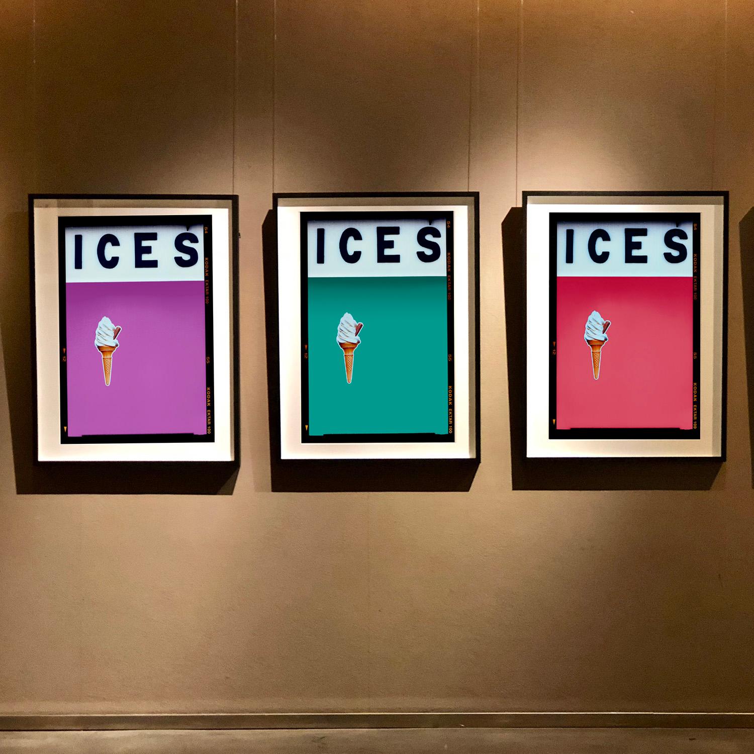Ices (Turquoise Teal), Bexhill-on-Sea - Fotografia Pop Art britannica a colori in vendita 1