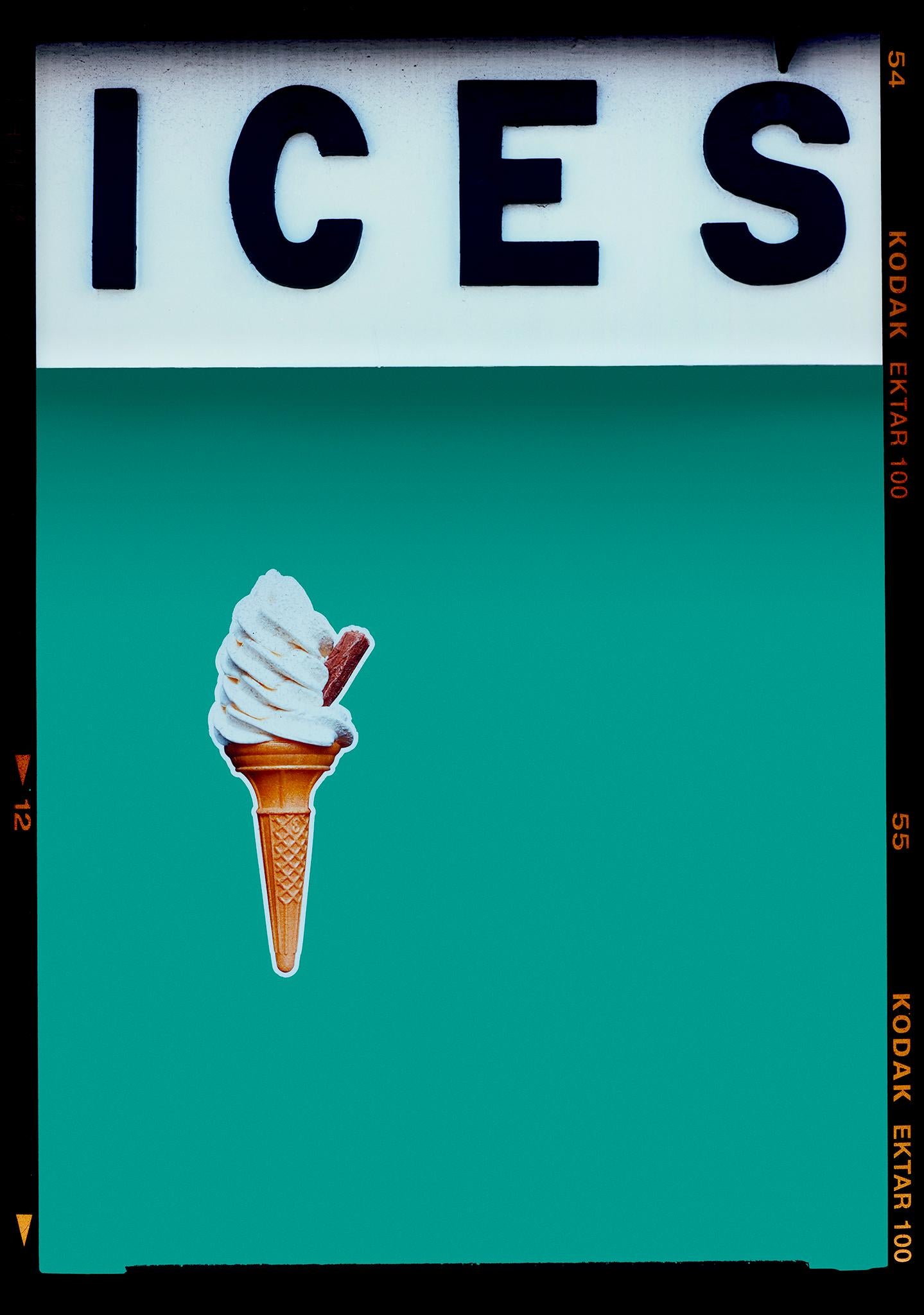 Print de Richard Heeps - Ices (Turquoise Teal), Bexhill-on-Sea - Fotografía británica Pop Art en color