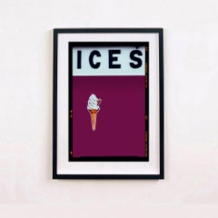 ICES Tyrian Purple, Bexhill-on-Sea - Kleine gerahmte Pop Art Typografie Fotografie