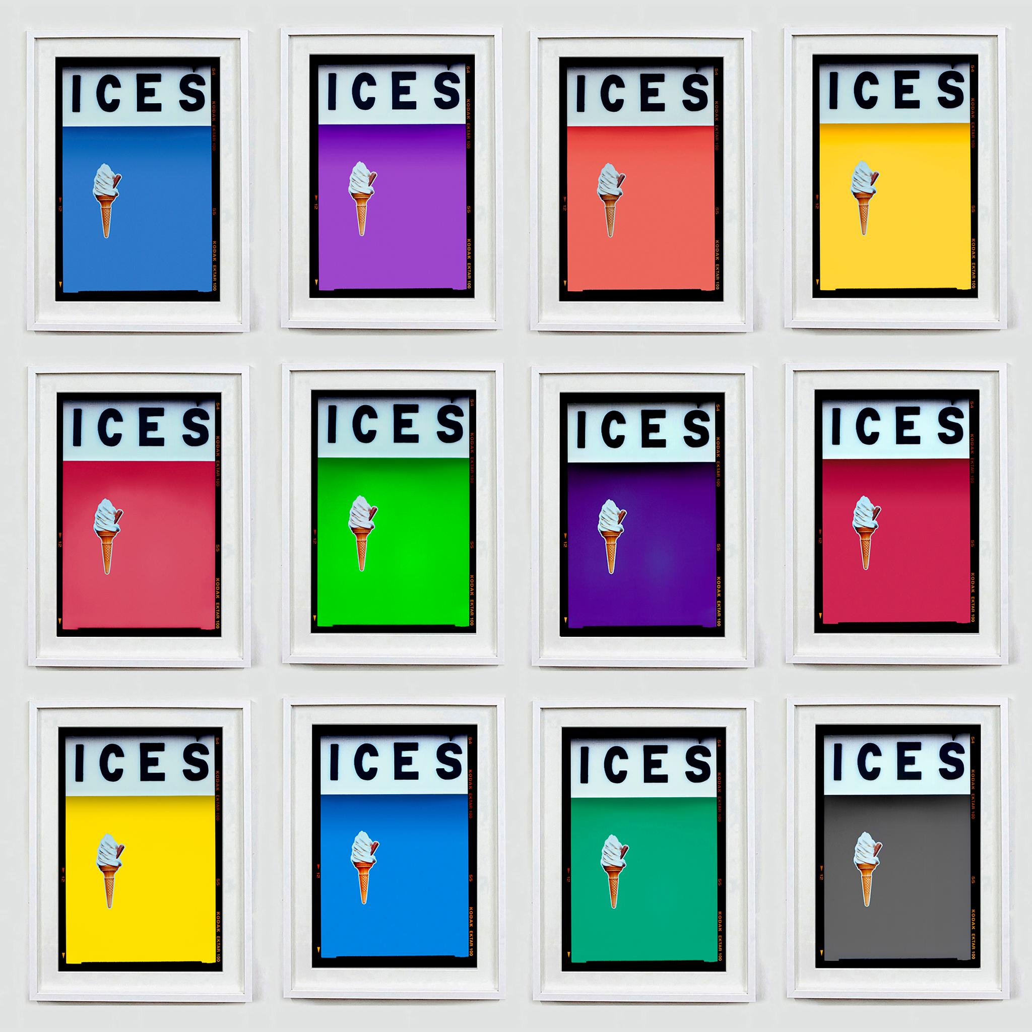 CIEM Vívido Verde Lima Bexhill-on-Sea - Fotografía Tipográfica Pop Art en venta 6