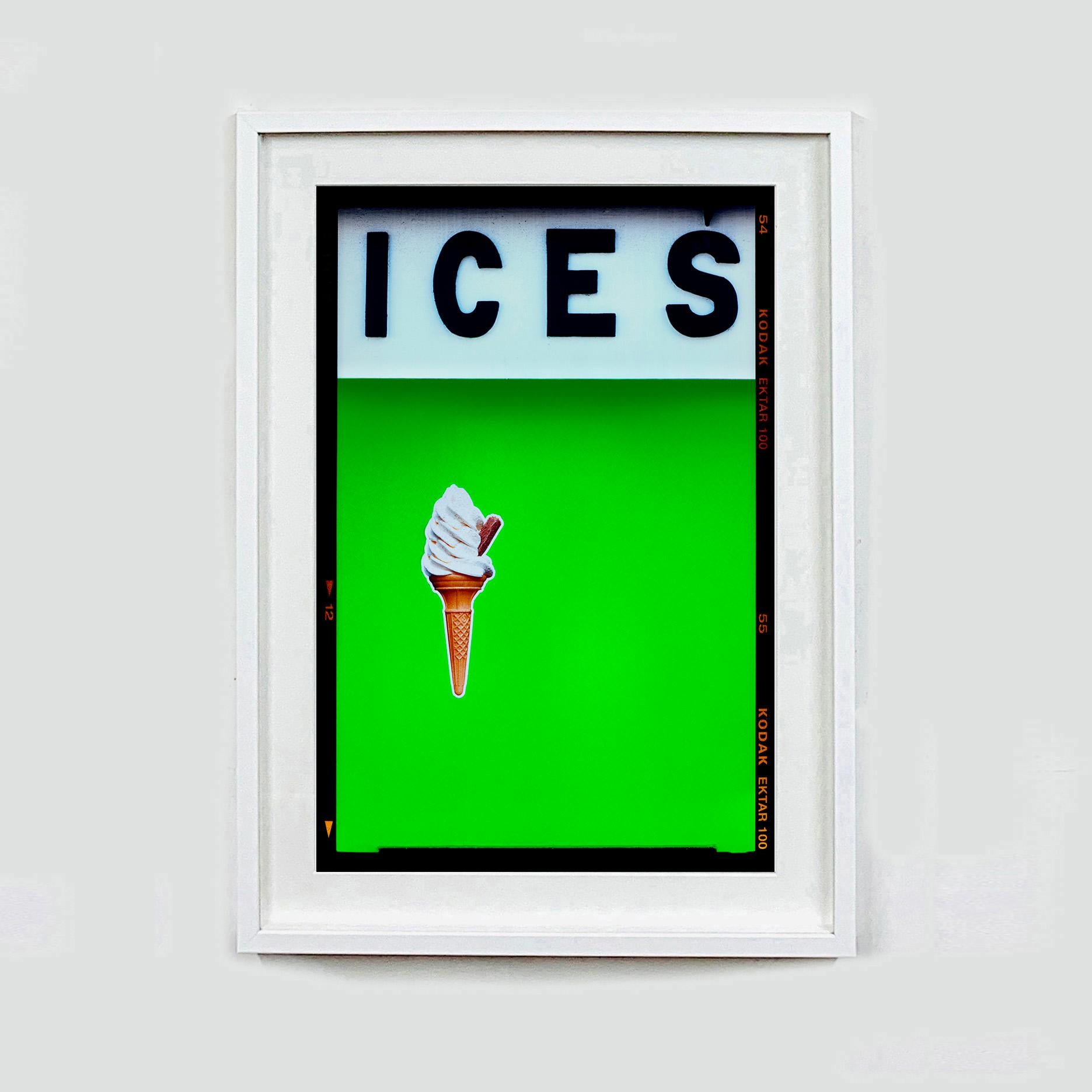 ICES Vivid Lime Green, Bexhill-on-Sea - Pop Art Typografiefotografie (Pop-Art), Print, von Richard Heeps