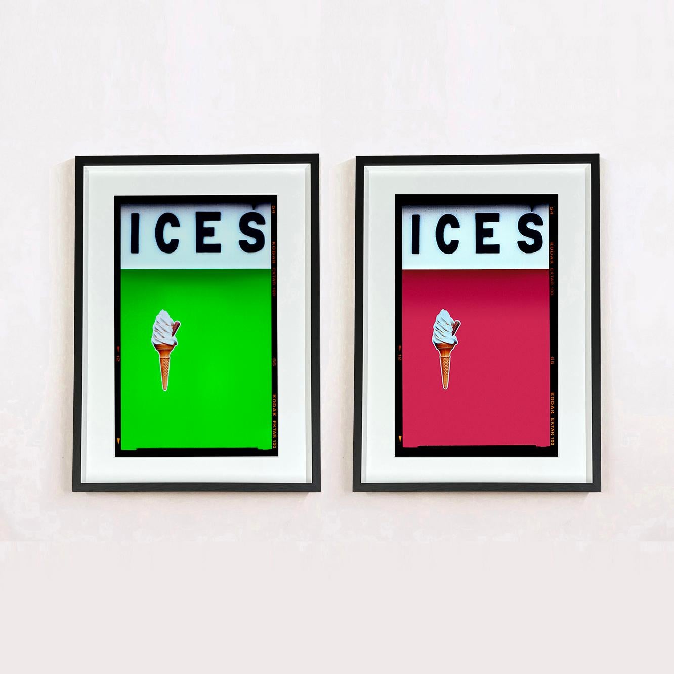 CIEM Vívido Verde Lima Bexhill-on-Sea - Fotografía Tipográfica Pop Art en venta 4