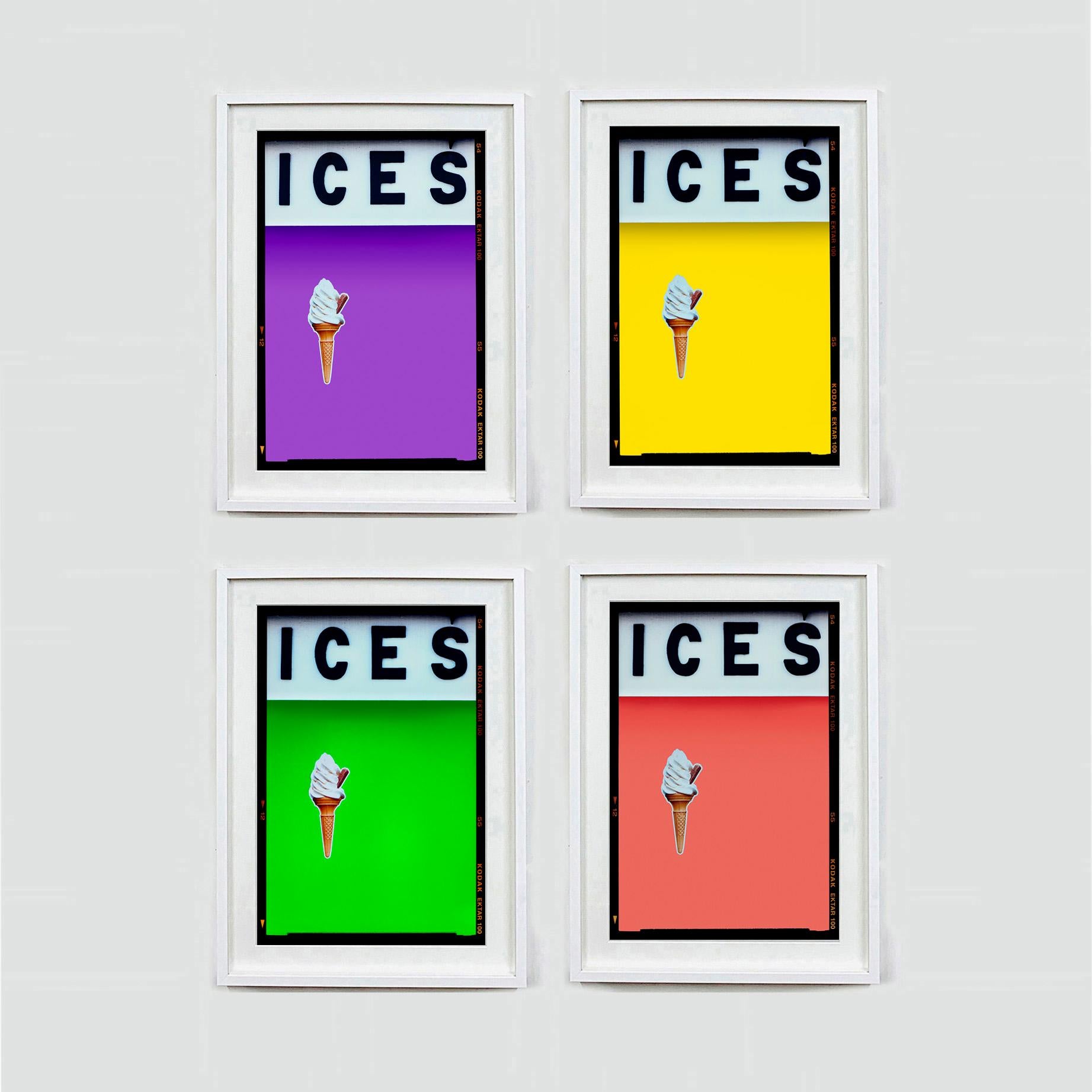 CIEM Vívido Verde Lima Bexhill-on-Sea - Fotografía Tipográfica Pop Art en venta 5