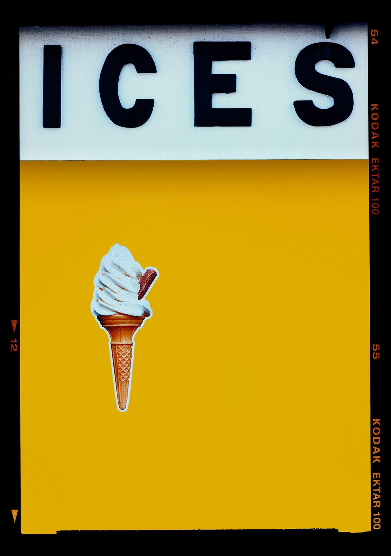 ICES Gelbes Set aus drei gerahmten Kunstwerken – Pop-Art-Farbfotografie im Angebot 1