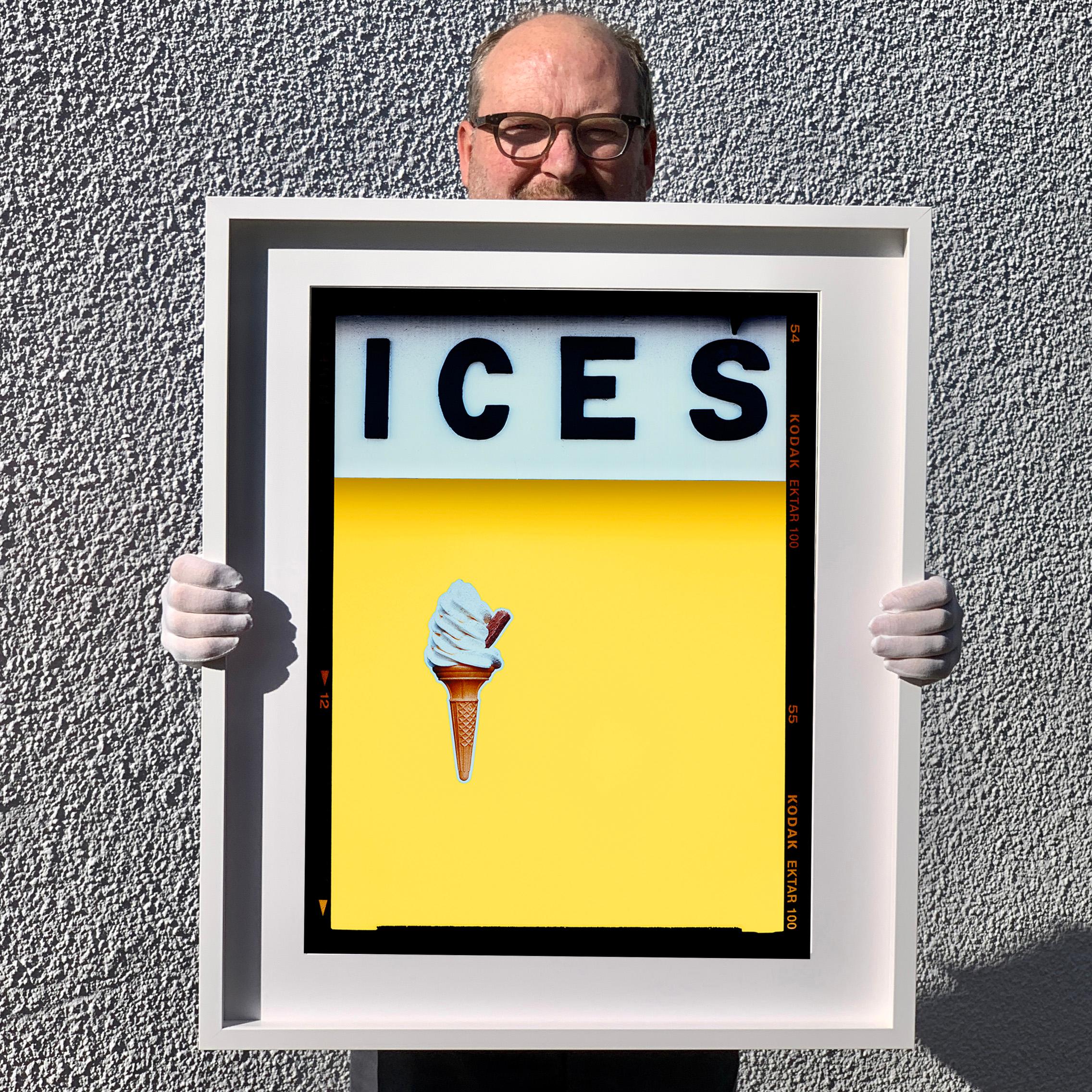 ICES Gelbes Set aus drei gerahmten Kunstwerken – Pop-Art-Farbfotografie im Angebot 2