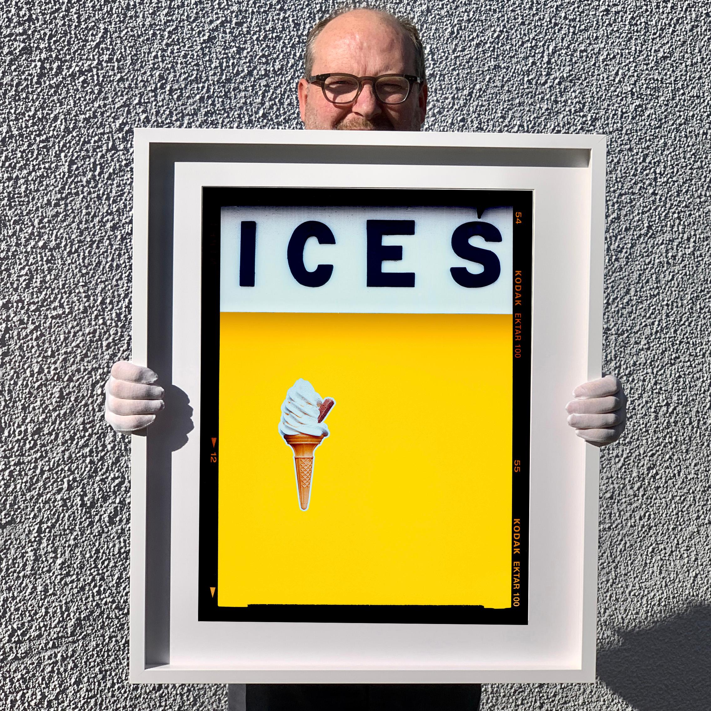ICES Gelbes Set aus drei gerahmten Kunstwerken – Pop-Art-Farbfotografie im Angebot 4