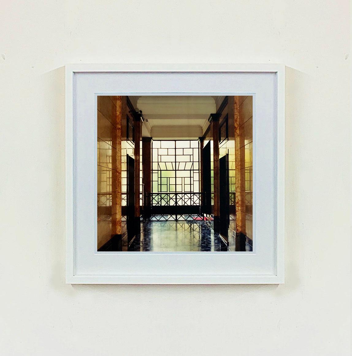 Trio de photographies italiennes carrées encadrées en couleur de Milan - Contemporain Print par Richard Heeps