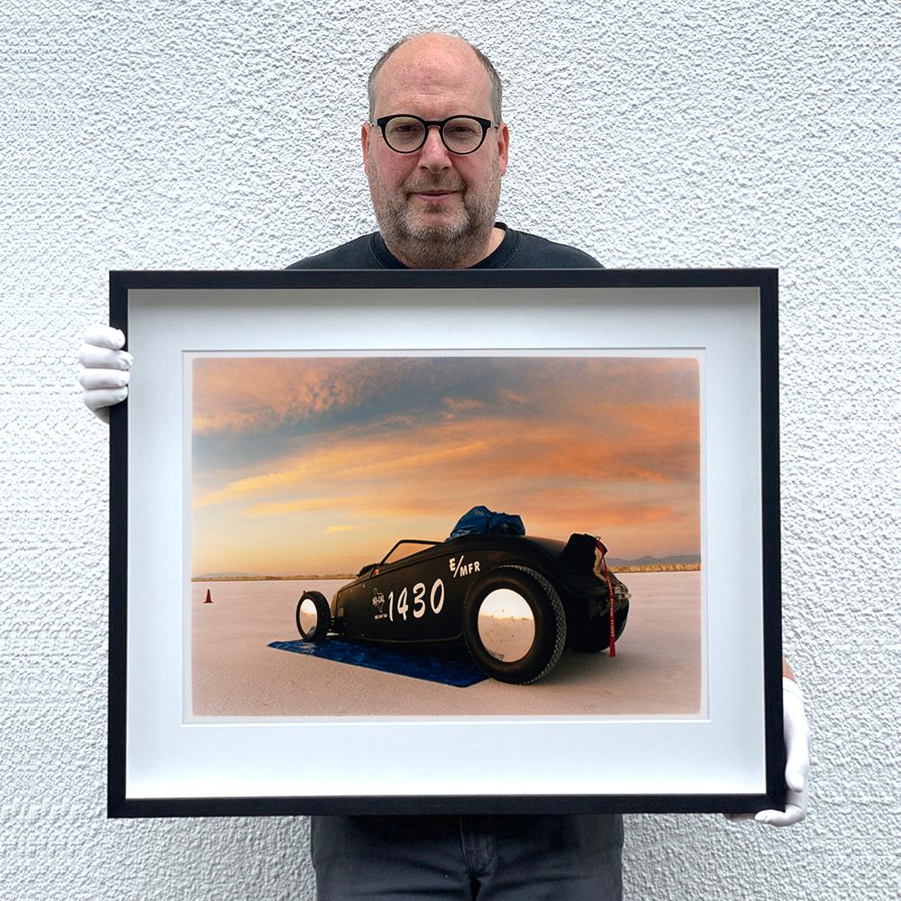 Jim Jard - Roadster del '32 (Dawn), Bonneville Salt Flats - Fotografia di paesaggio automobilistico in vendita 1