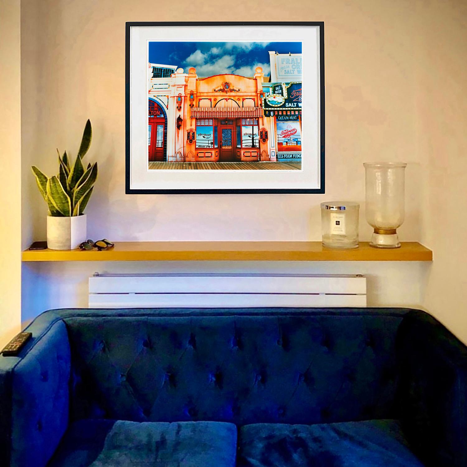 La Belle Femme au soleil, Atlantic City, New Jersey - Photographie américaine en couleurs en vente 1