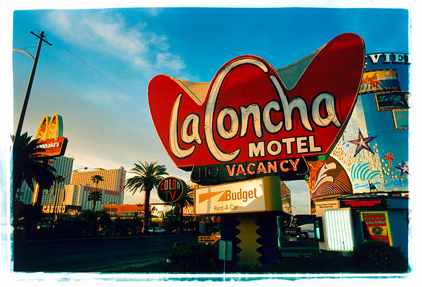 Print Richard Heeps - La Concha on the Strip, Las Vegas - Photographie couleur américaine