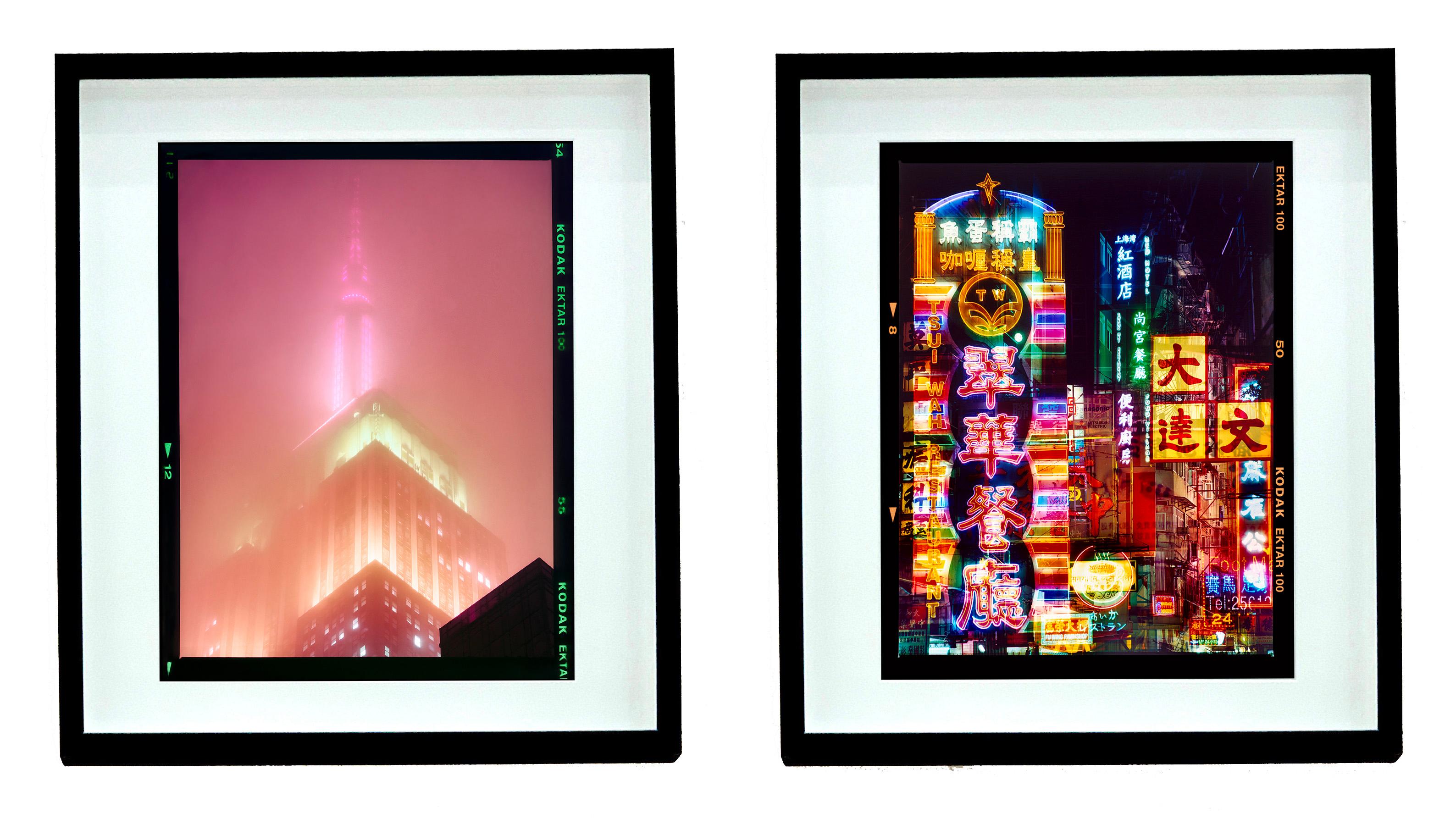 Le luci di Mong Kok, Hong Kong - Fotografia di strada di architettura asiatica in vendita 1