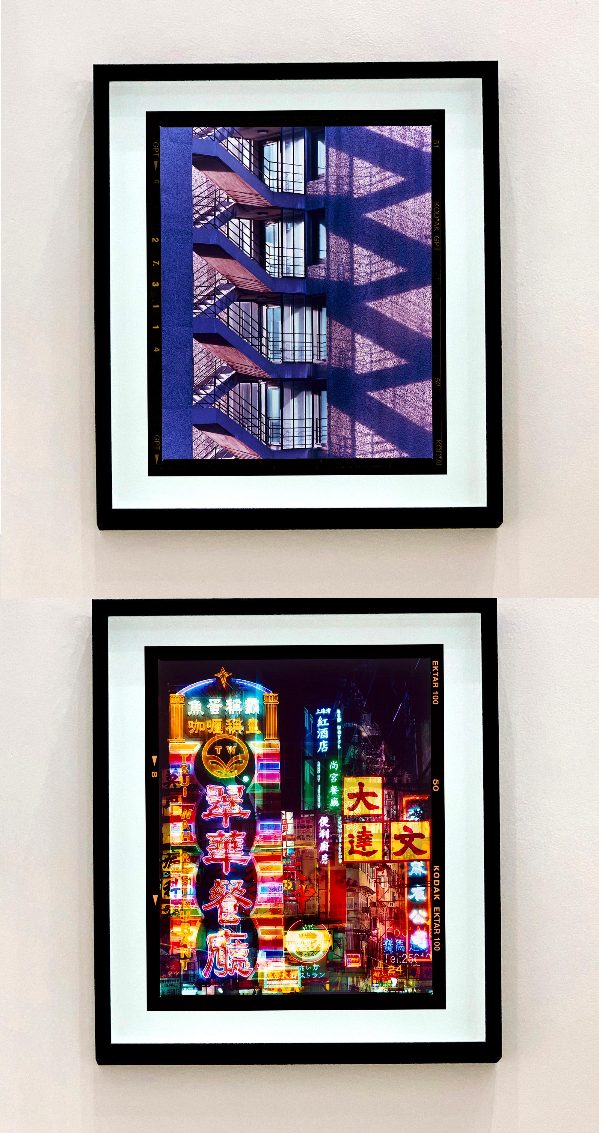 Le luci di Mong Kok, Hong Kong - Fotografia di strada di architettura asiatica in vendita 2