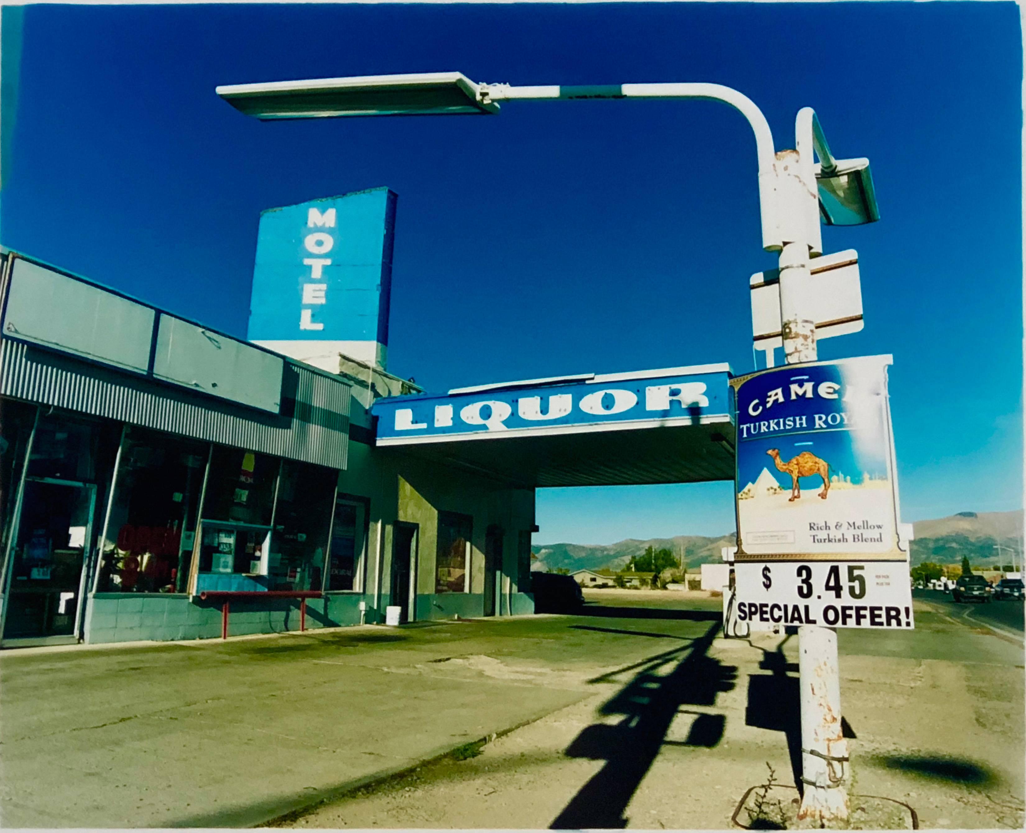 Liqour, Ely, Nevada - Fotografía en color americana