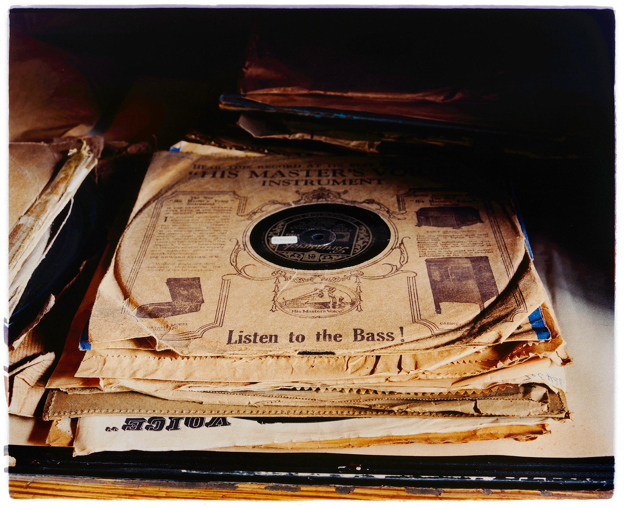 Color Photograph de Richard Heeps - Escucha el Bajo, Stockton-on-Tees - Música, Fotografía en color