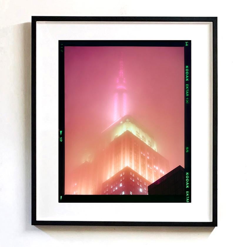 London, Mailand, New York, Hongkong – Satz von vier gerahmten Architekturfotografien im Angebot 6