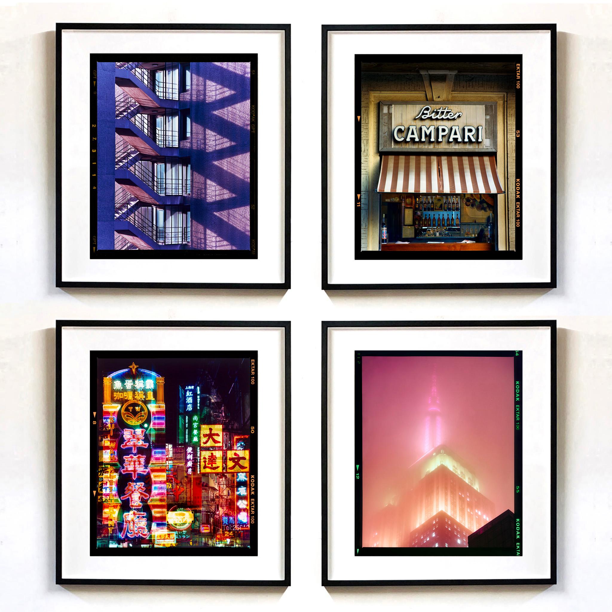 London, Mailand, New York, Hongkong – Satz von vier gerahmten Architekturfotografien im Angebot 1