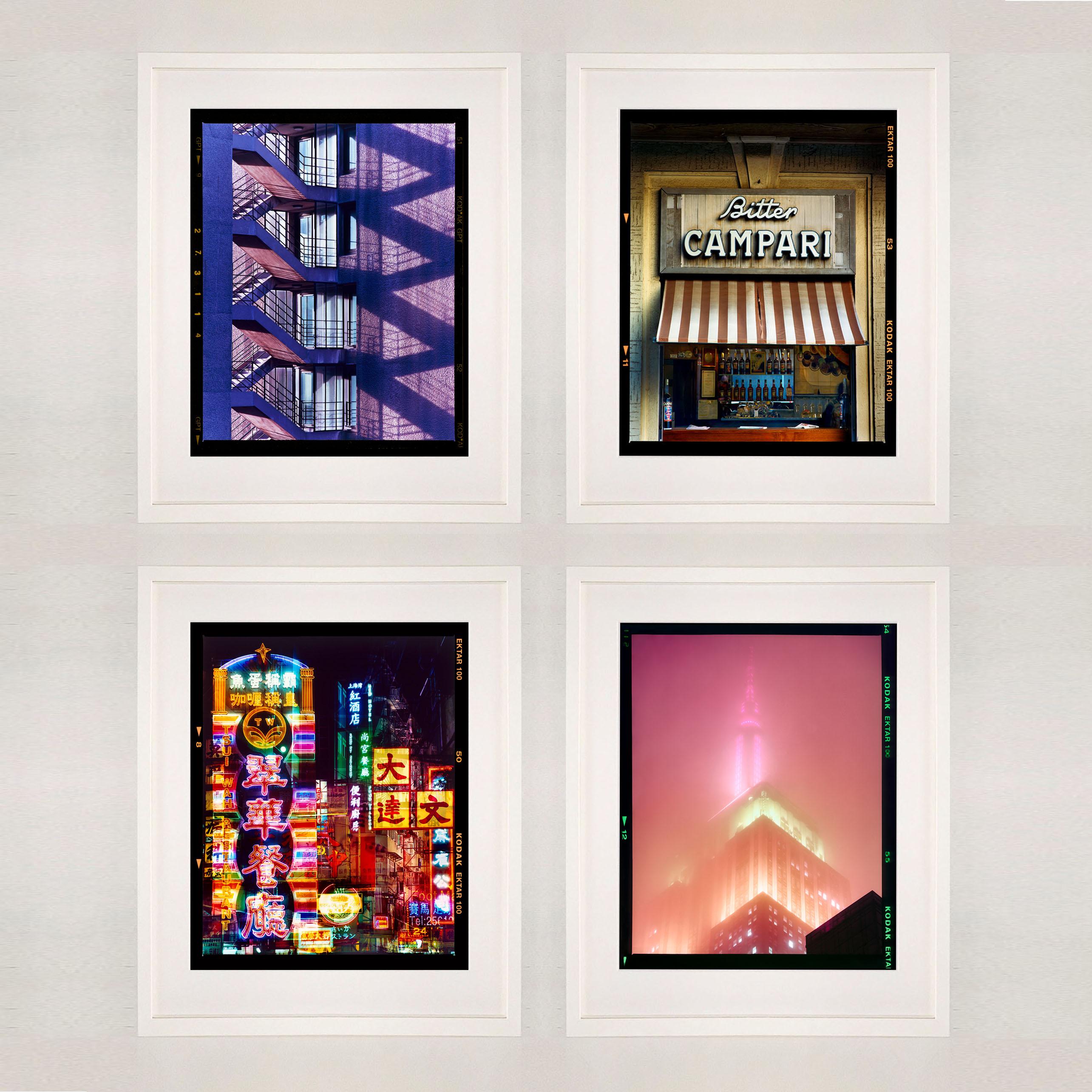 London, Mailand, New York, Hongkong – Satz von vier gerahmten Architekturfotografien im Angebot 2