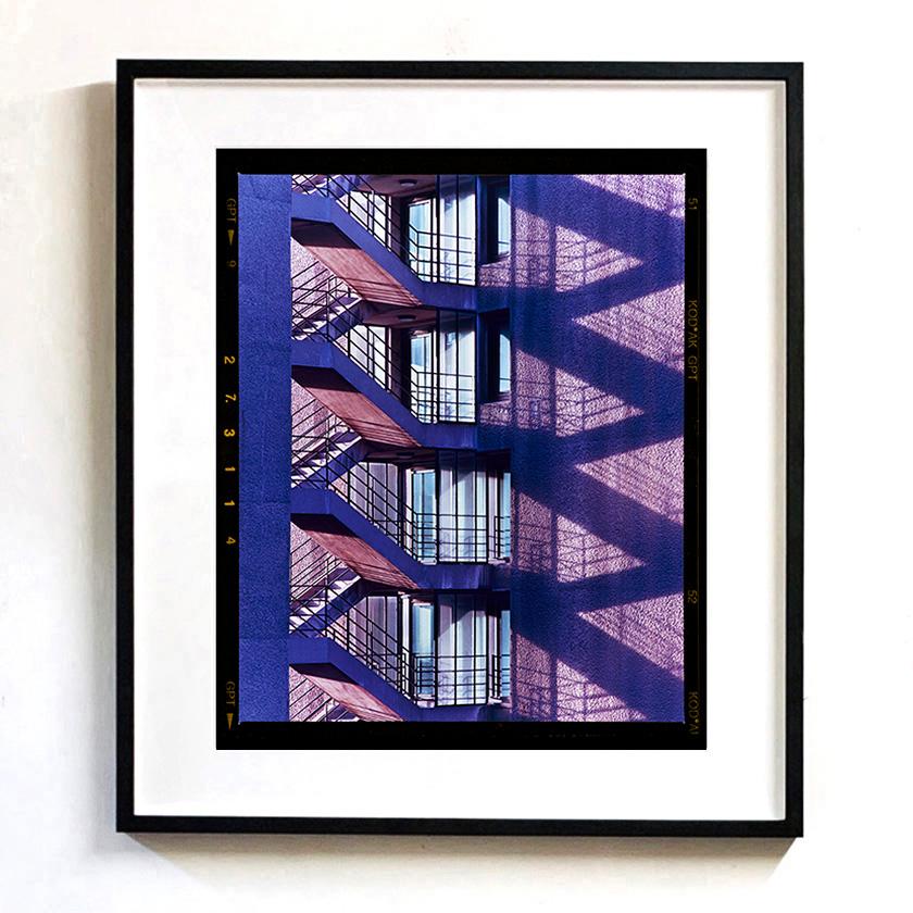 London, Mailand, New York, Hongkong – Satz von vier gerahmten Architekturfotografien im Angebot 4