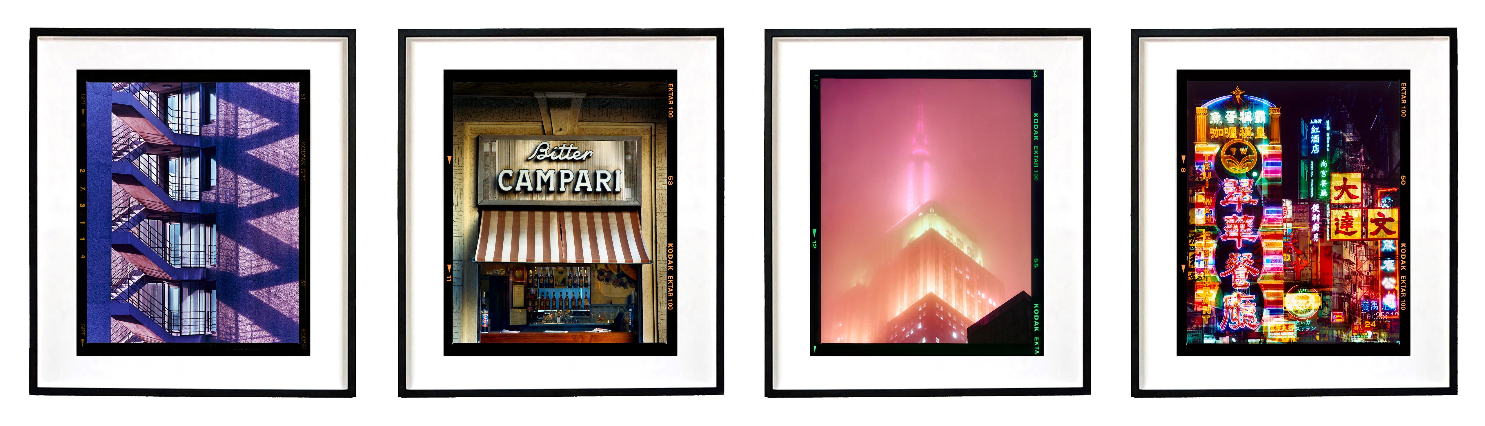 Richard Heeps Color Photograph – London, Mailand, New York, Hongkong – Satz von vier gerahmten Architekturfotografien