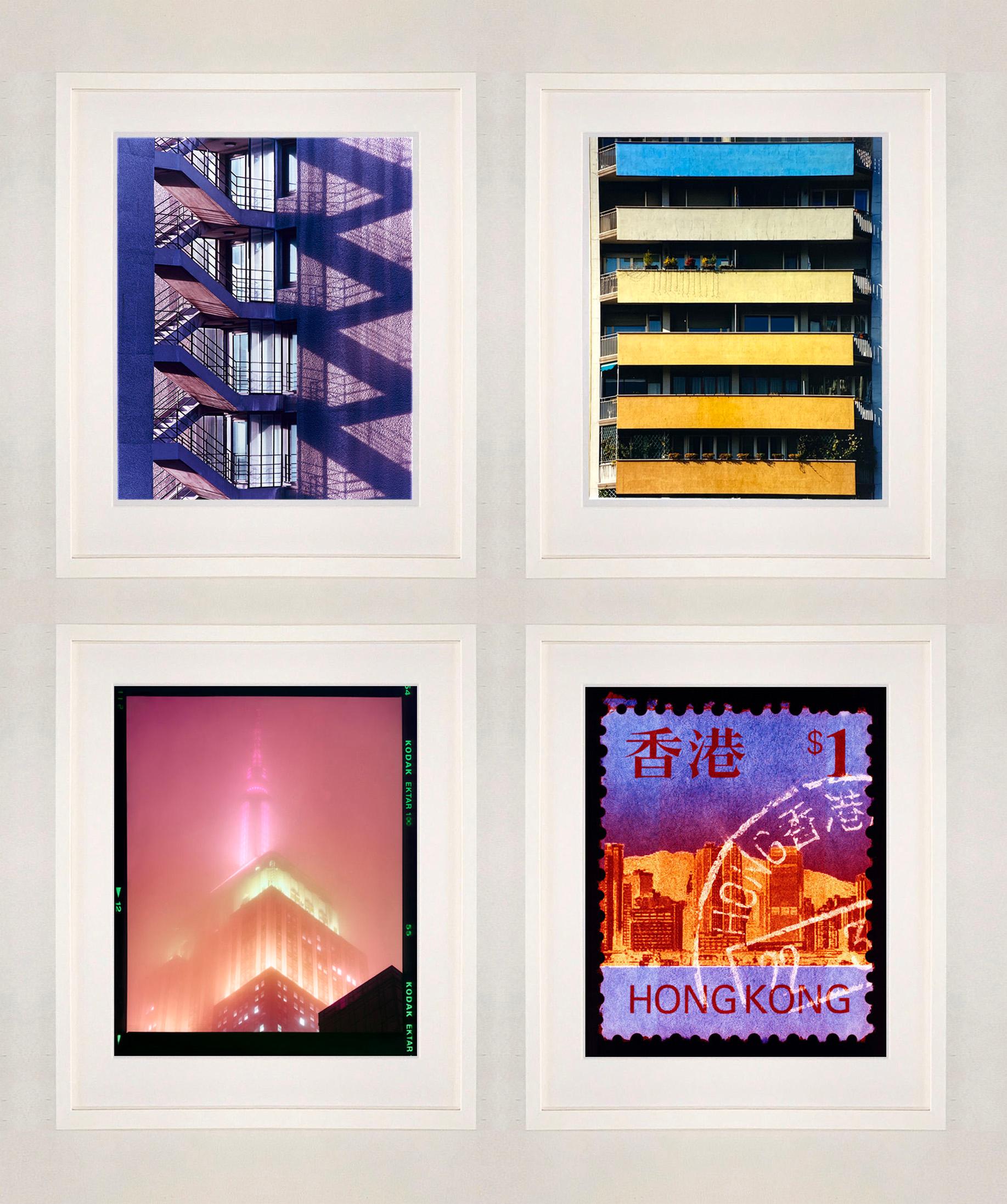 London, Mailand, New York, Hongkong (V1) – Satz von vier gerahmten Farbfotografien – Photograph von Richard Heeps