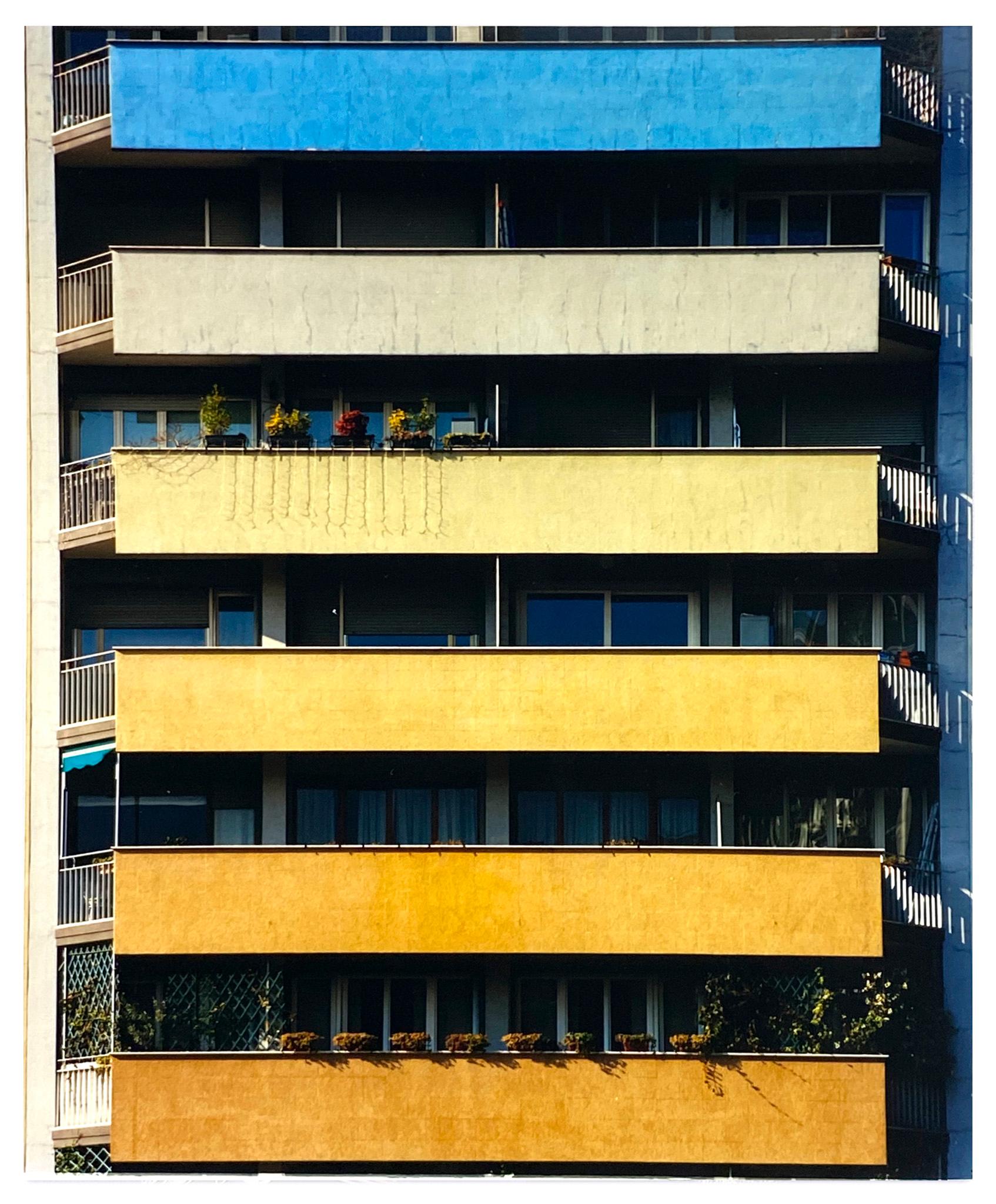 London, Mailand, New York, Hongkong (V1) – Satz von vier gerahmten Farbfotografien im Angebot 1