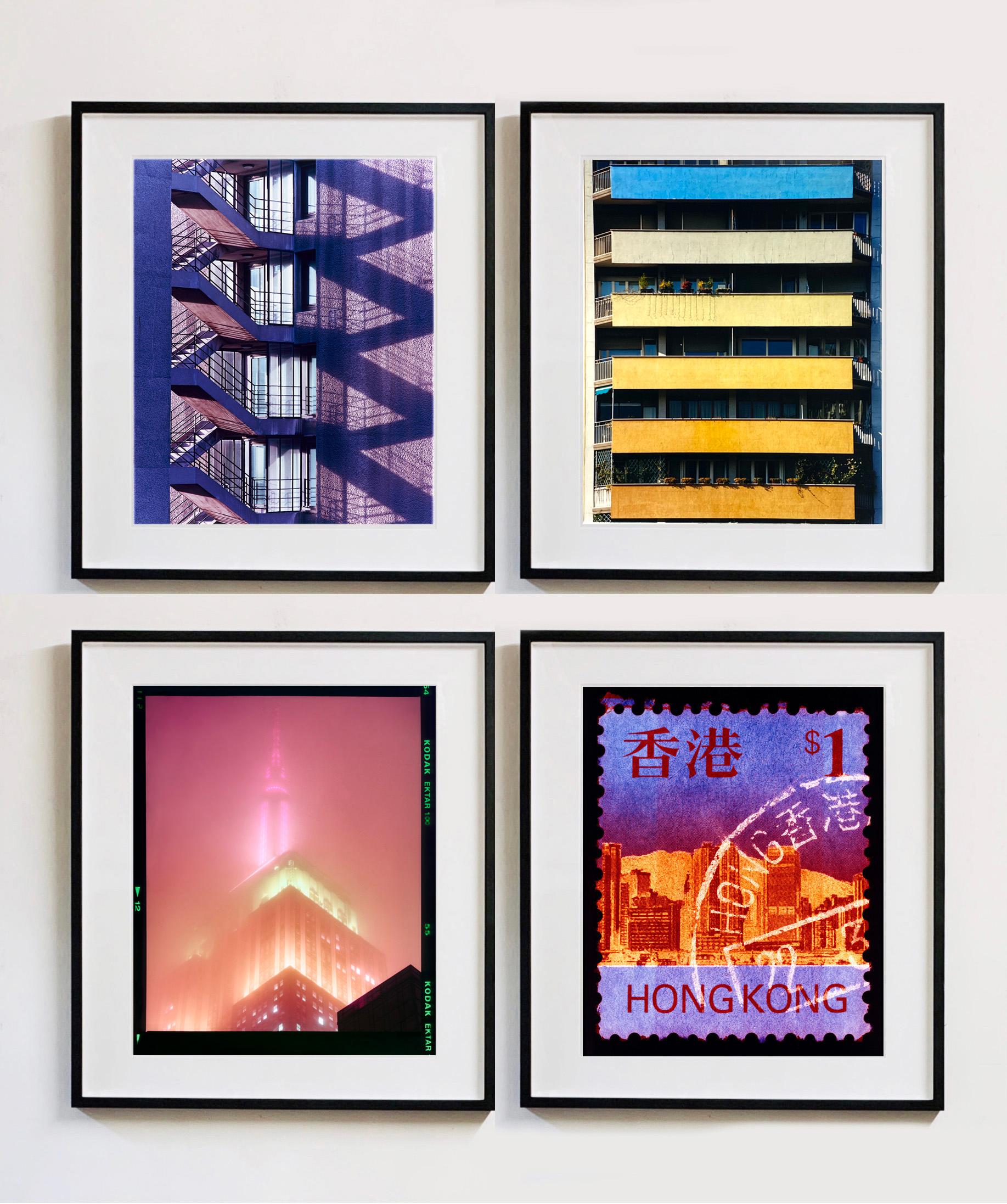 Richard Heeps Color Photograph – London, Mailand, New York, Hongkong (V1) – Satz von vier gerahmten Farbfotografien