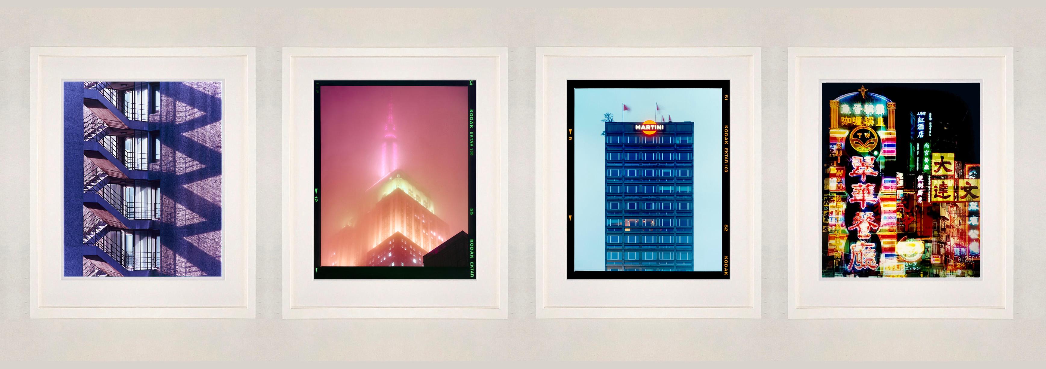 London, Mailand, New York, Hongkong (V2) – Vierer-Set gerahmter Farbfotografien (Zeitgenössisch), Photograph, von Richard Heeps