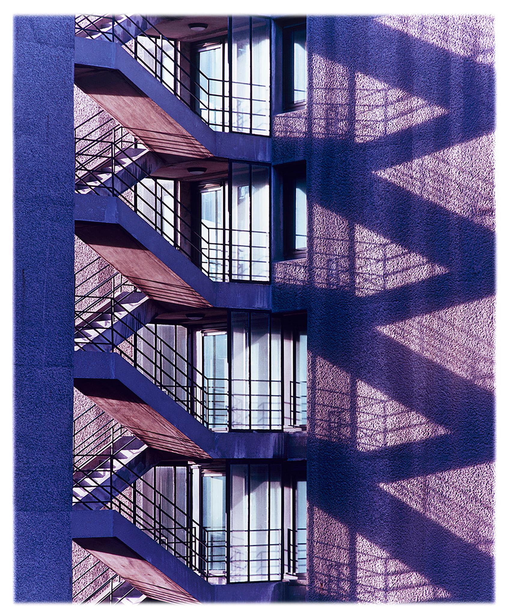 London, Milan, New York, Hong Kong (V2) - Set of Four Framed Color Photographs For Sale 4