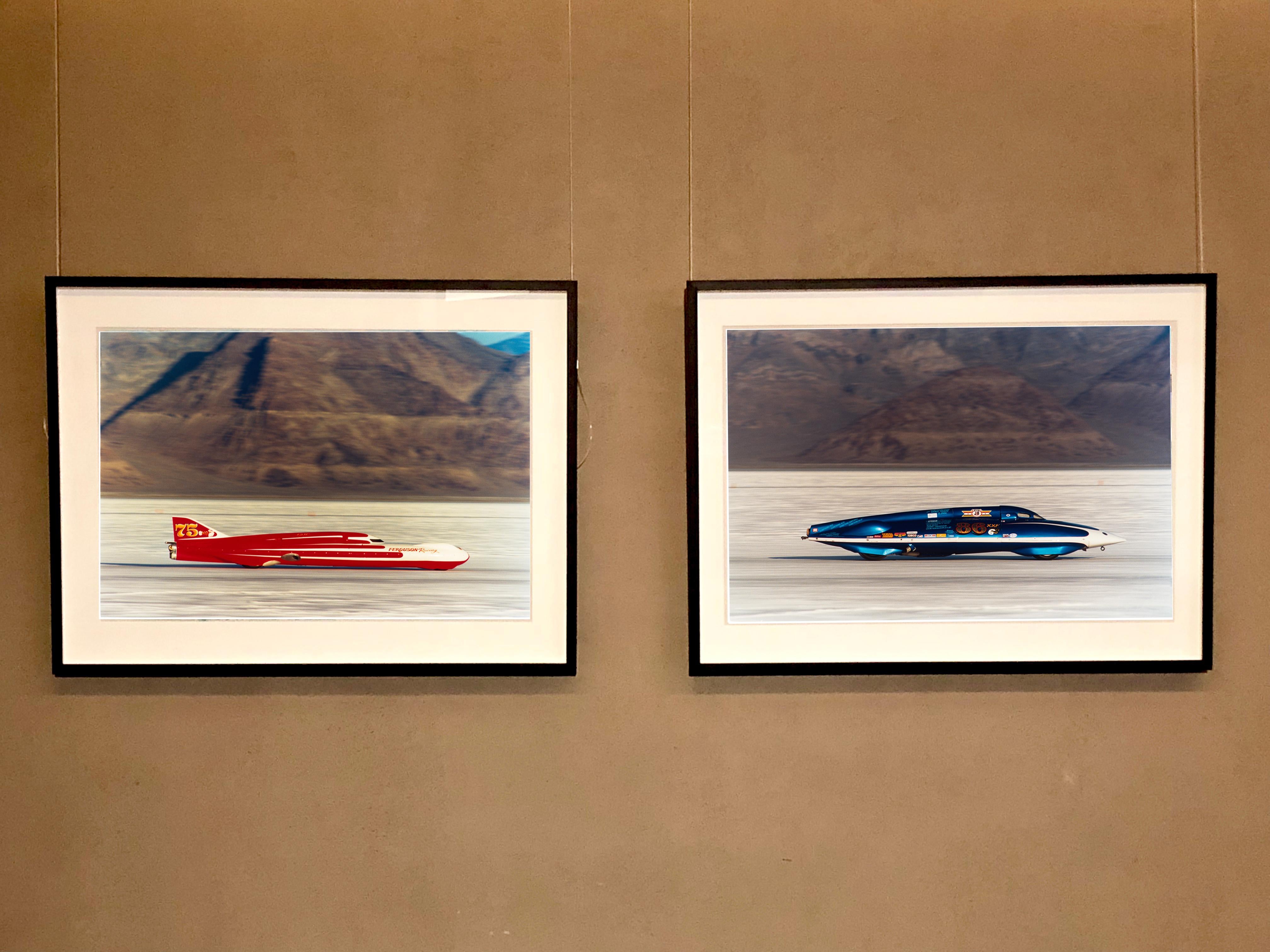 LSR Streamliner II, Bonneville, Utah - Photographie couleur « Car in Landscape » - Noir Color Photograph par Richard Heeps