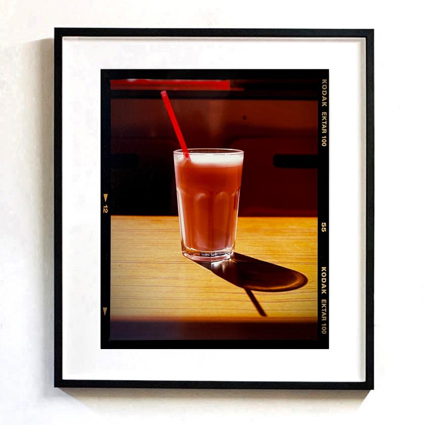 Milkshake, Clacton-on-Sea - Fotografia d'epoca di natura morta a colori - Photograph di Richard Heeps