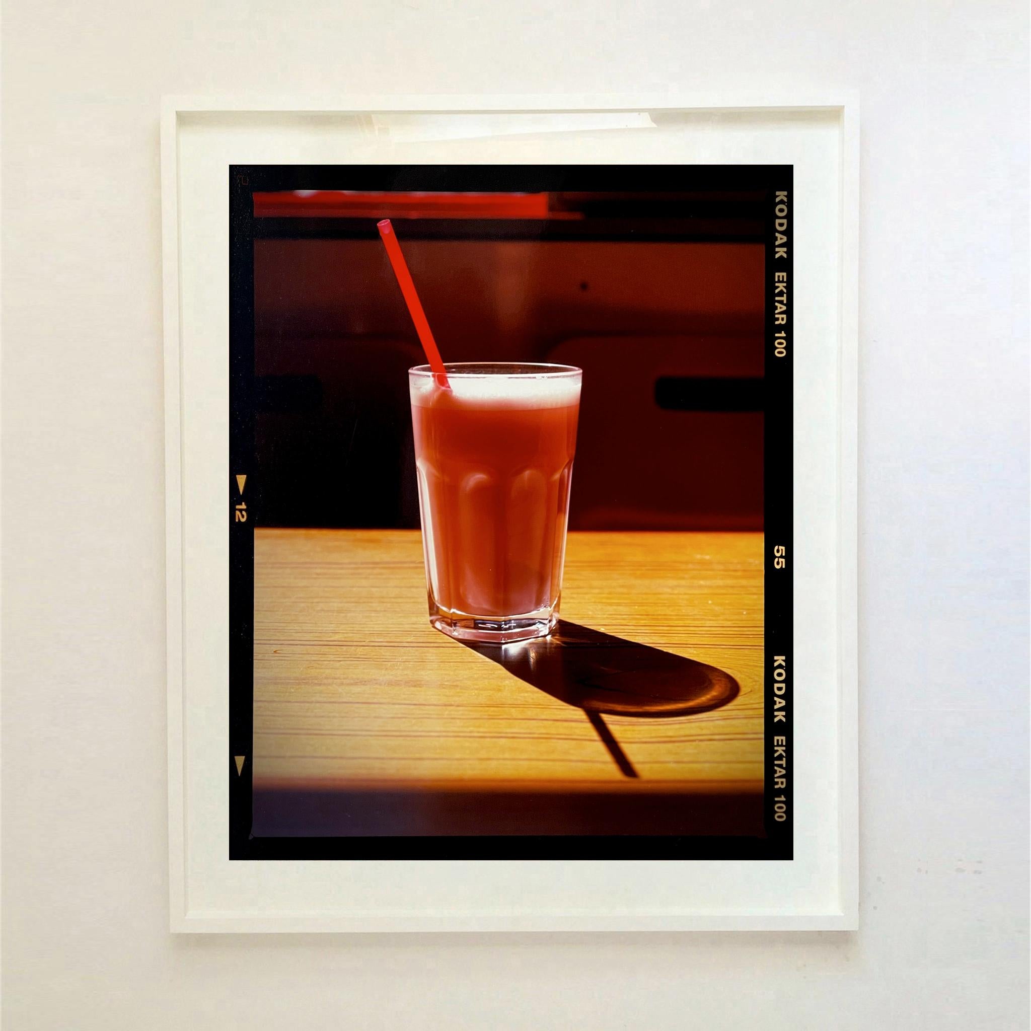 Milkshake, Clacton-on-Sea - Fotografia d'epoca di natura morta a colori - Photograph Pop Art di Richard Heeps