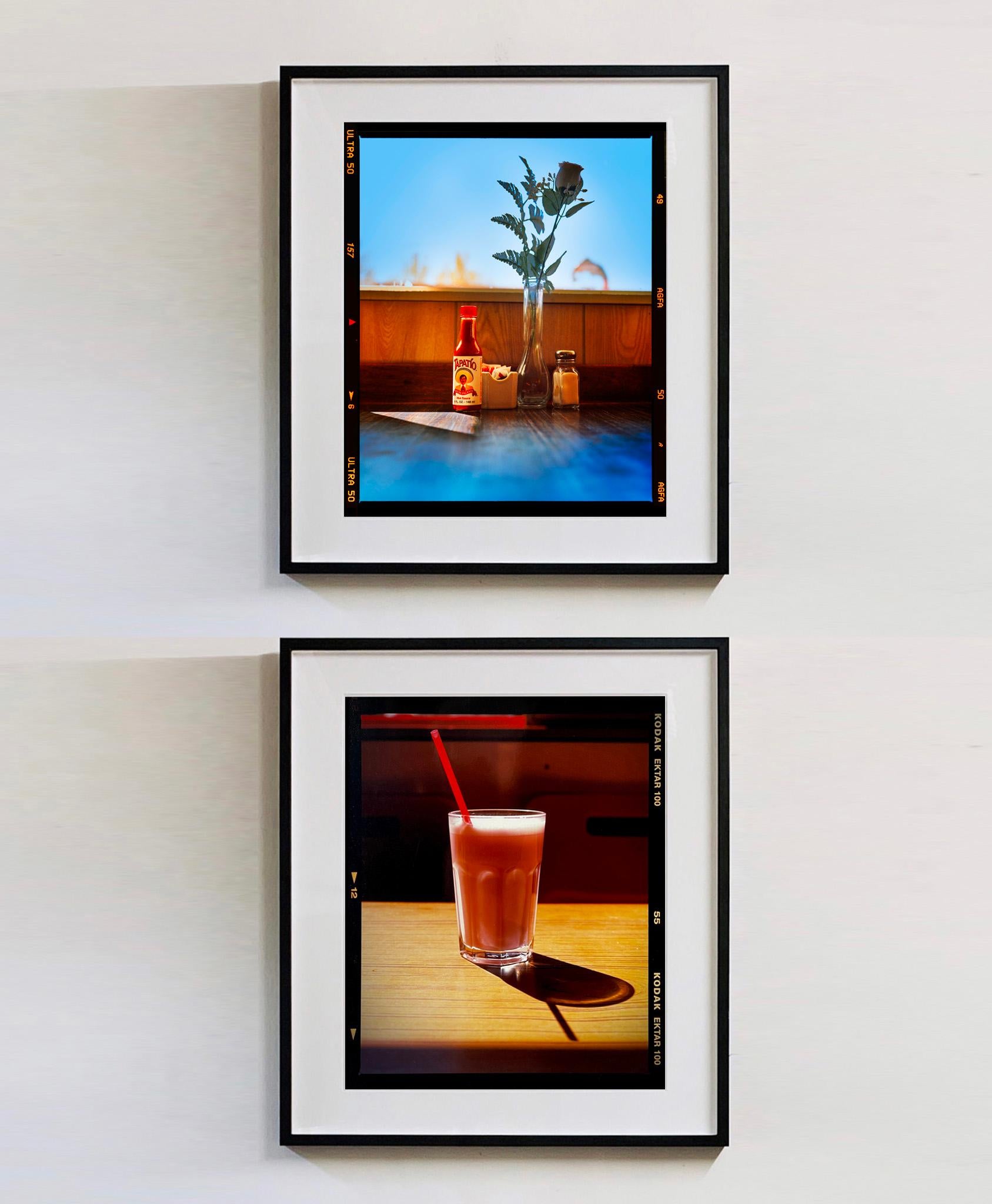 Milkshake, Clacton-on-Sea - Fotografia d'epoca di natura morta a colori in vendita 3