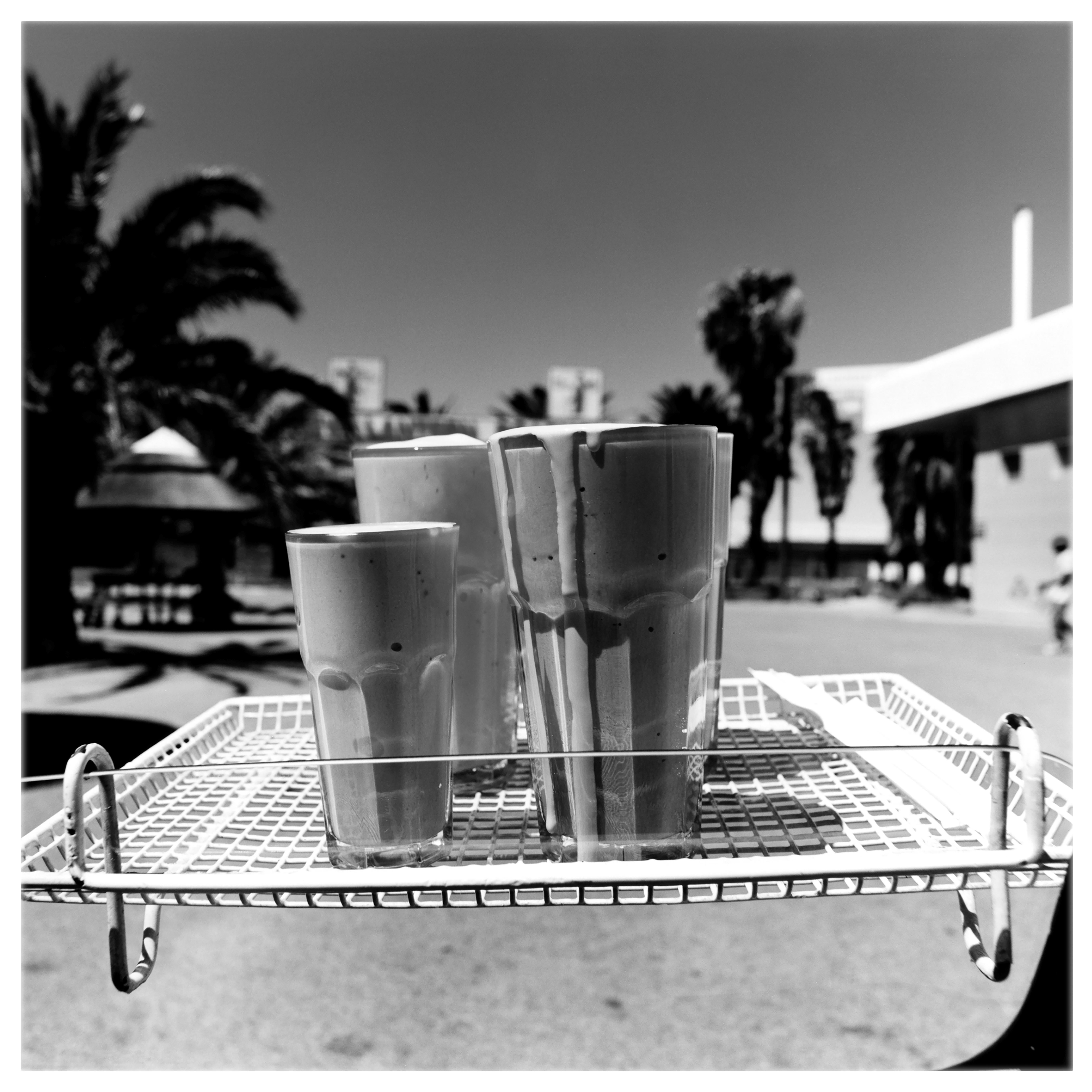 Milkshakes, Parys, Free State - Photographie carrée en noir et blanc