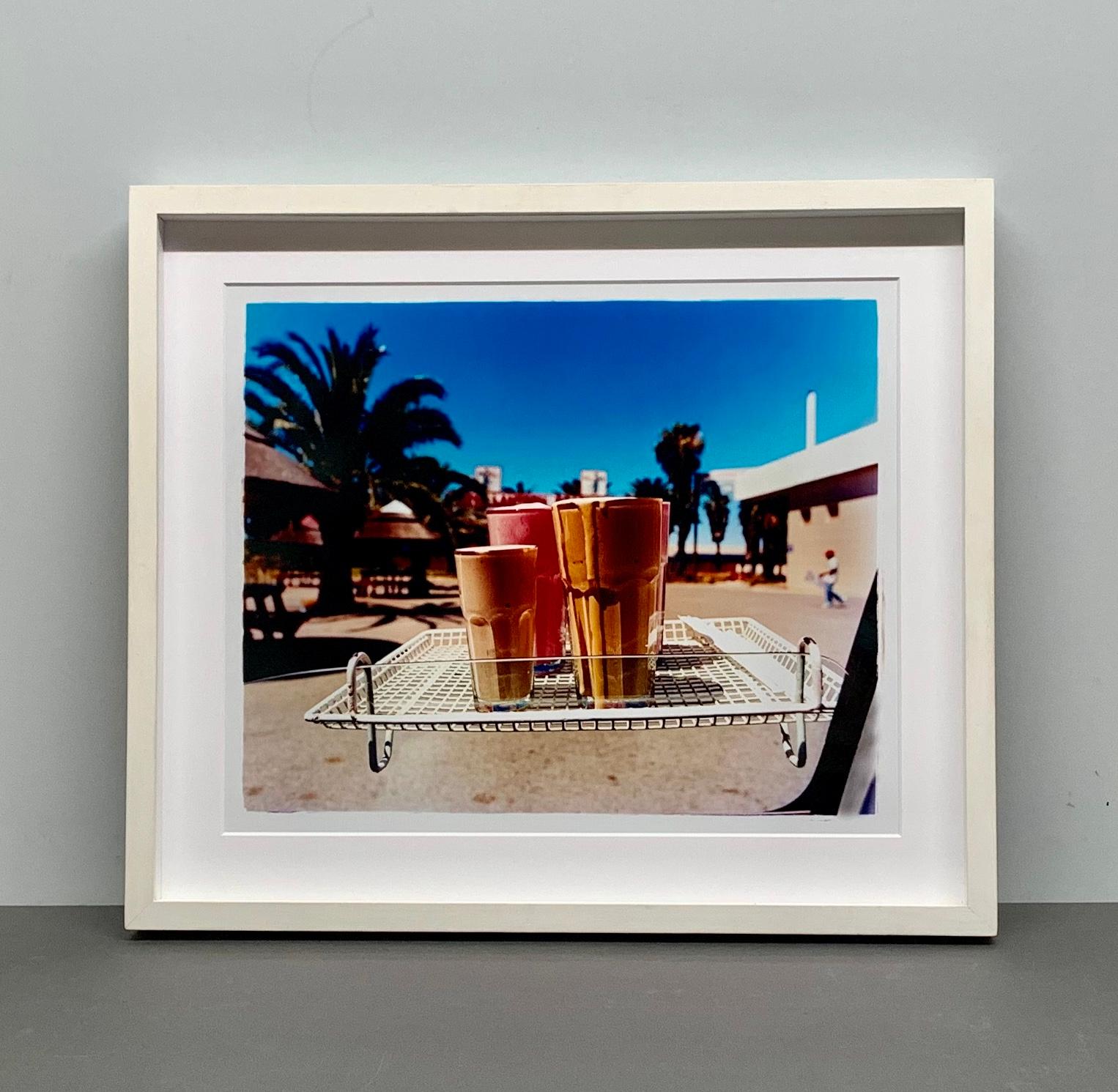 Batidos, Parys, Estado Libre - Fotografía pop art en color - Photograph Contemporáneo de Richard Heeps