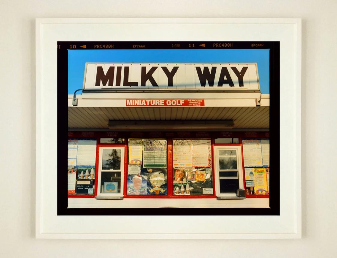 Milky Way New Jersey - Photographie de couleur de la côte américaine - Noir Landscape Photograph par Richard Heeps
