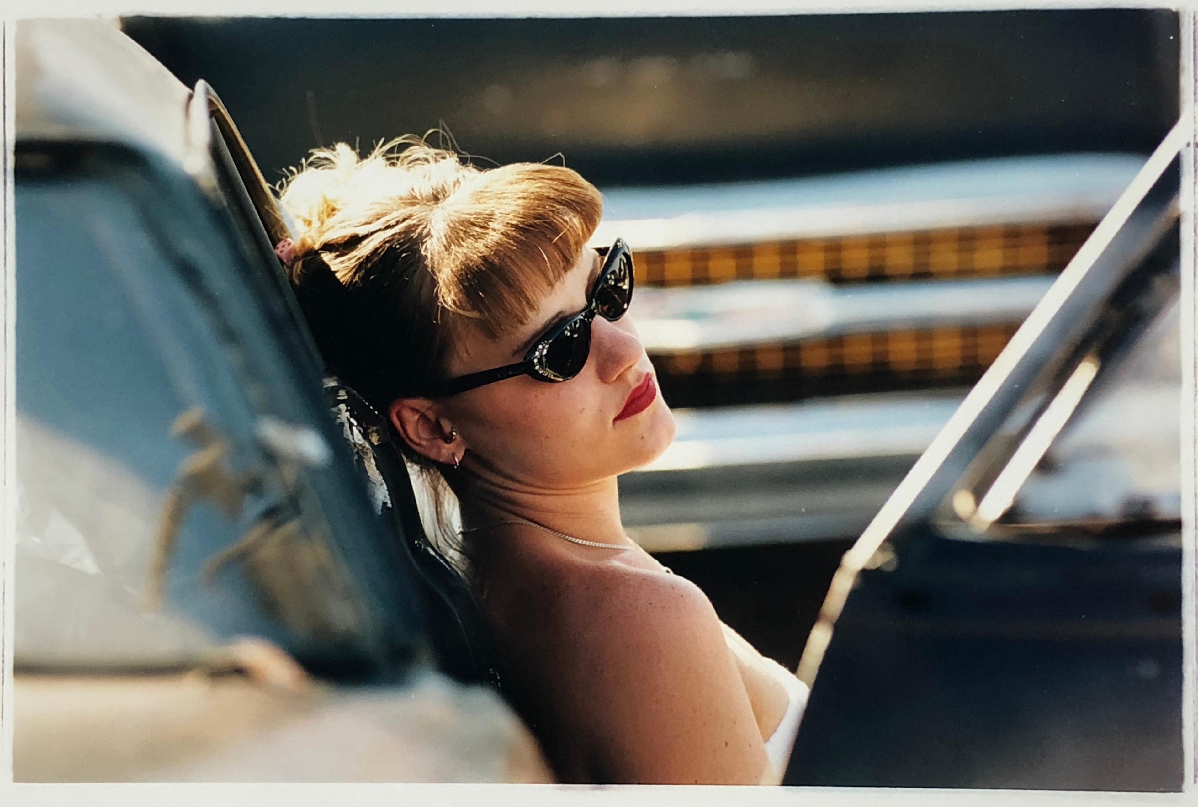 Richard Heeps Portrait Photograph – Miss Shifty, Las Vegas - Zeitgenössische Porträt-Farbfotografie