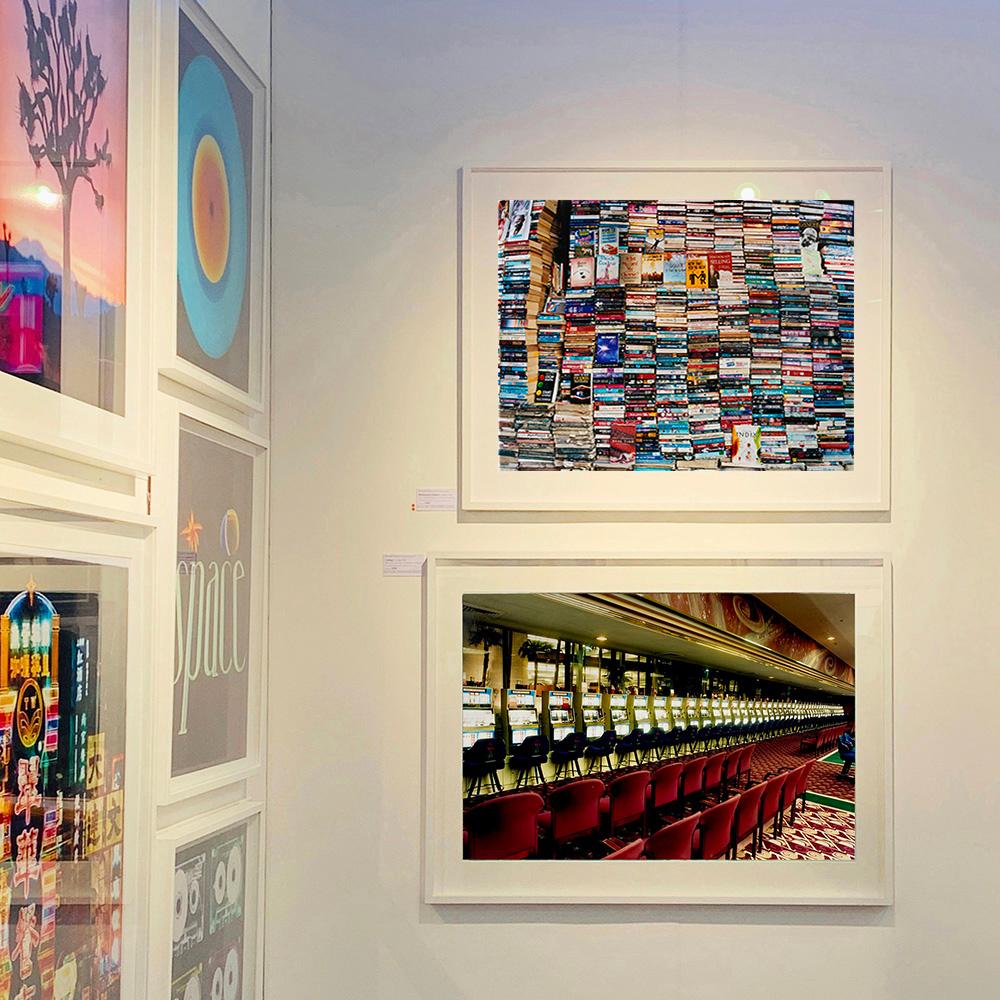 « Mother India II, Delhi - India Color Street Photograph of Books en vente 1