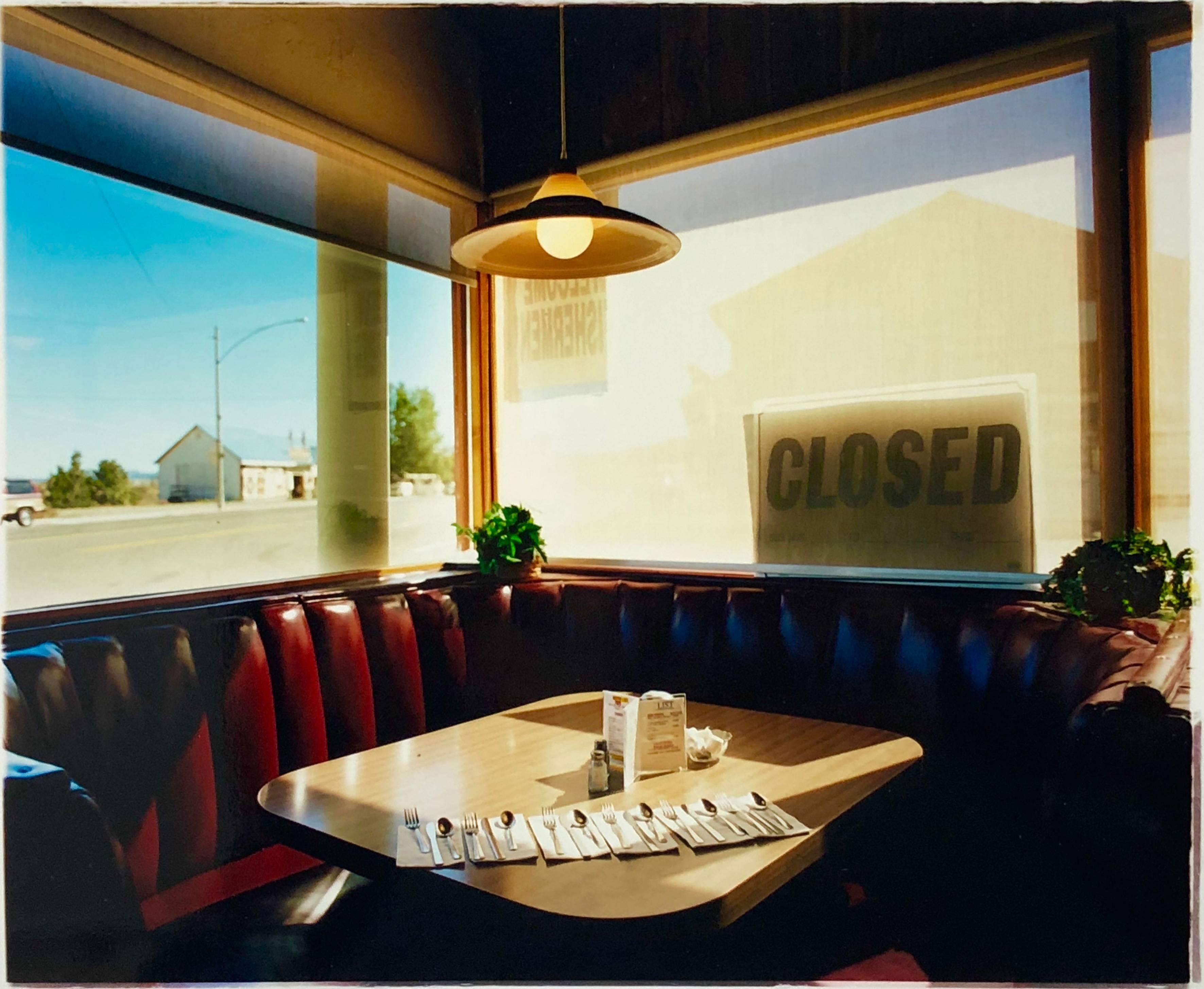 Interior Print de Richard Heeps - Nicely's Café, Mono Lake, California - Fotografía en color de edición limitada