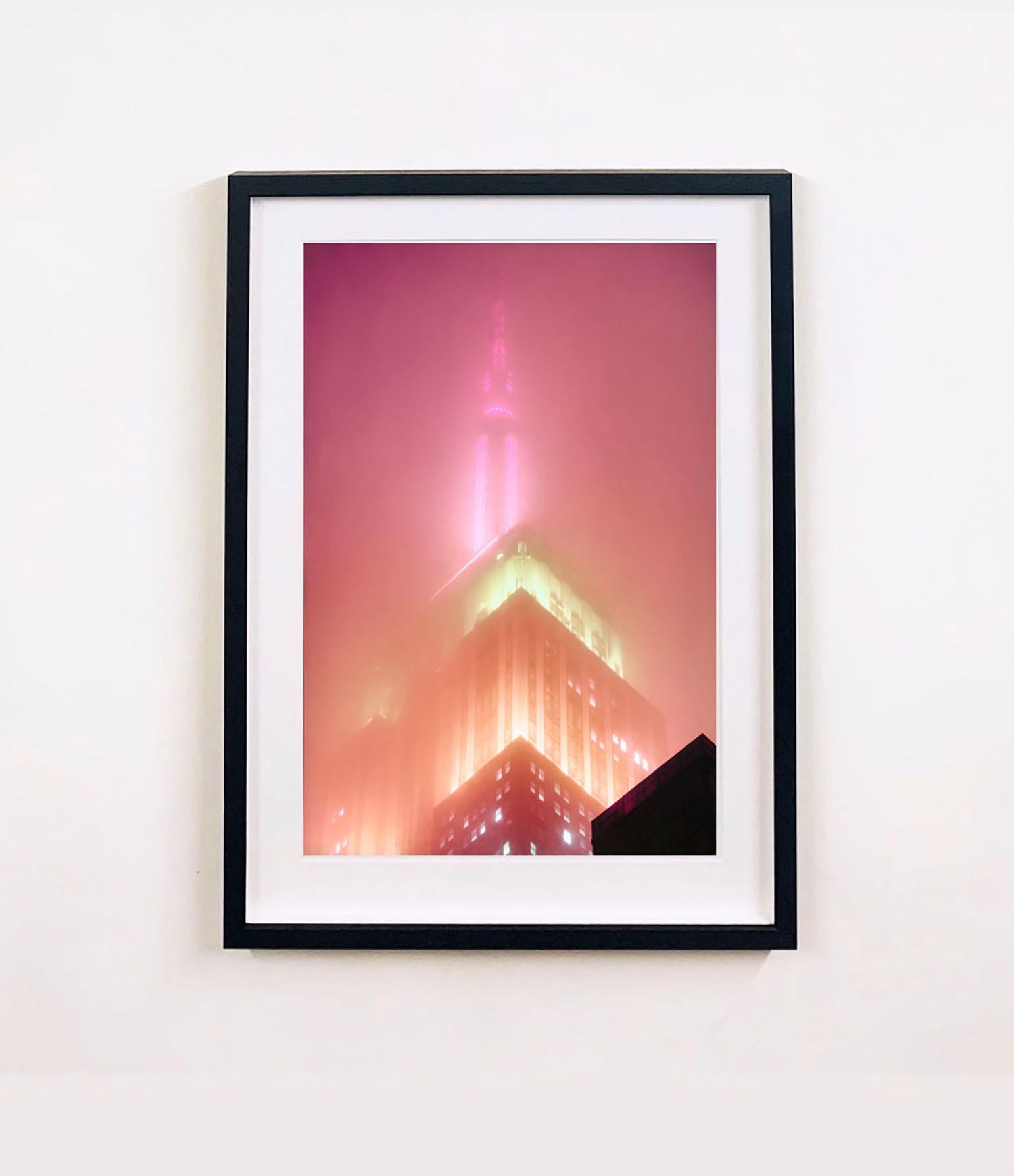 NOMAD, New York, Triptychon – amerikanische architektonische Farbfotografie – Print von Richard Heeps