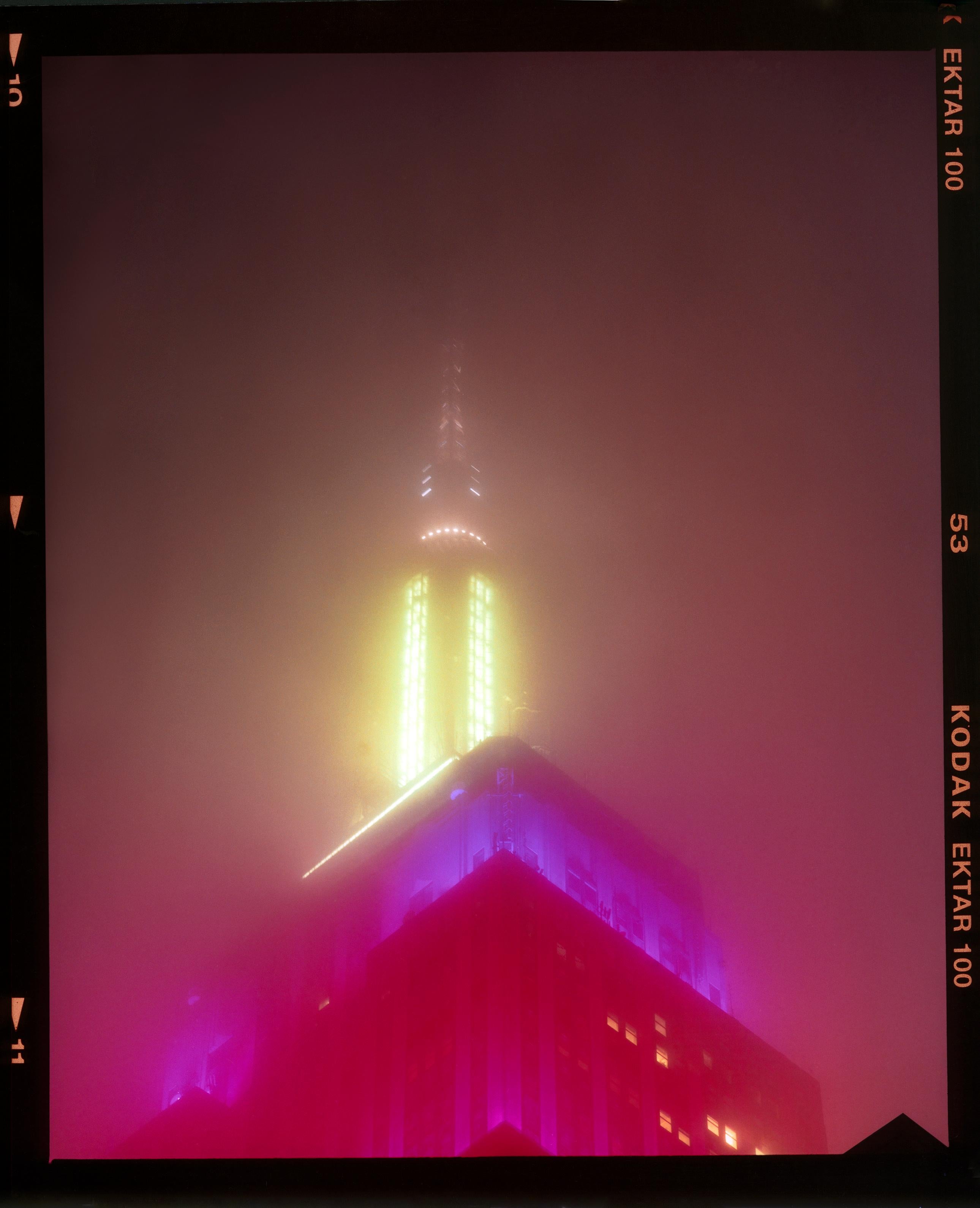 Print de Richard Heeps - NOMAD VII (Film Rebate), Nueva York - Fotografía arquitectónica conceptual en color