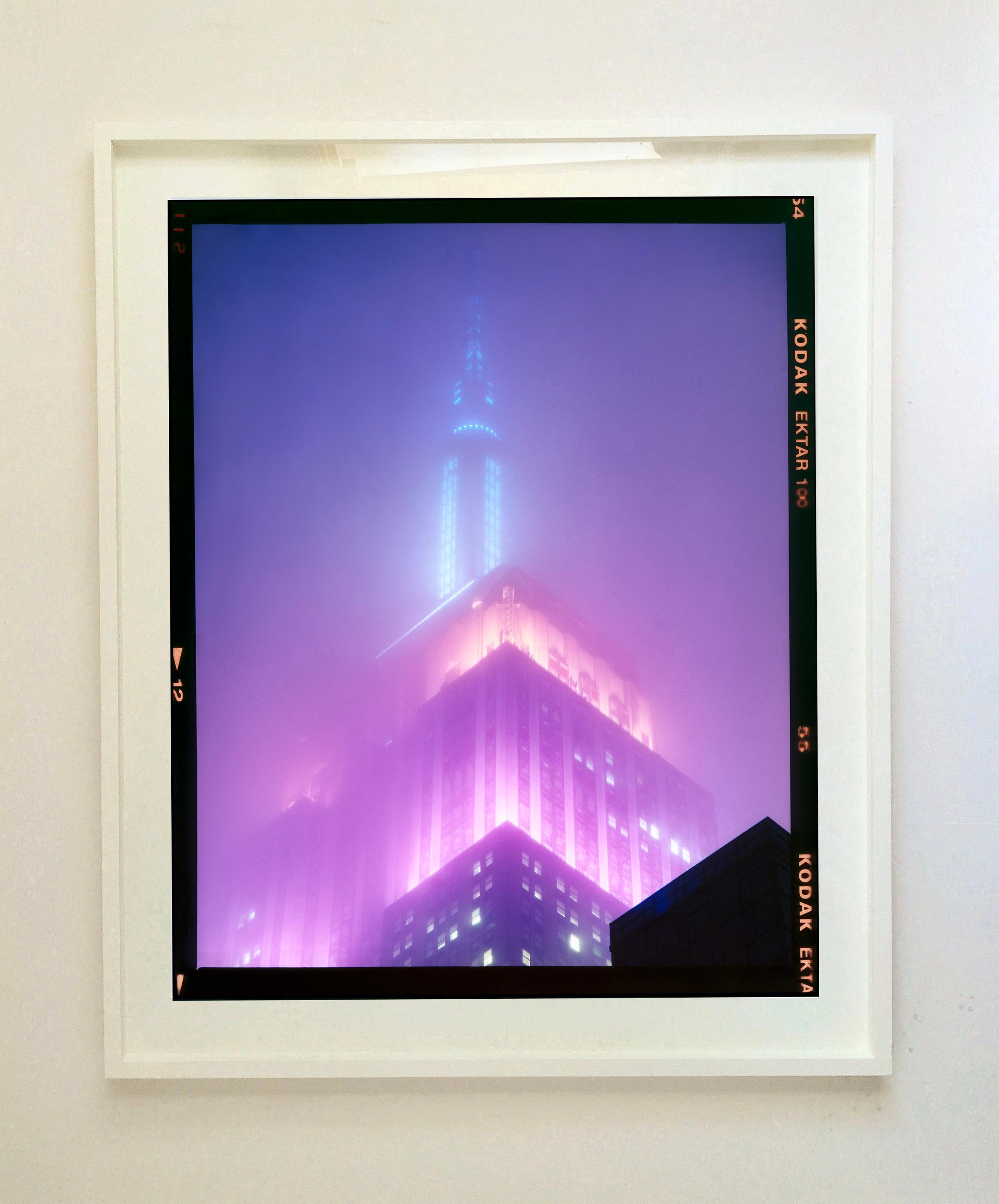 NOMAD VIII (Filmrebate), New York – Konzeptionelle architektonische Farbfotografie (Violett), Color Photograph, von Richard Heeps