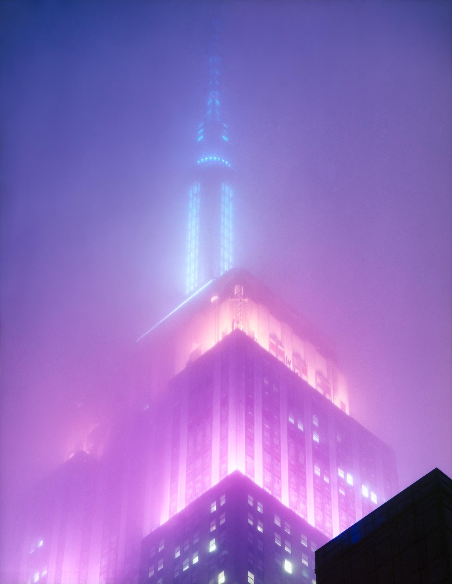 Richard Heeps Color Photograph – NOMAD VIII, New York – Zeitgenössische architektonische Farbfotografie